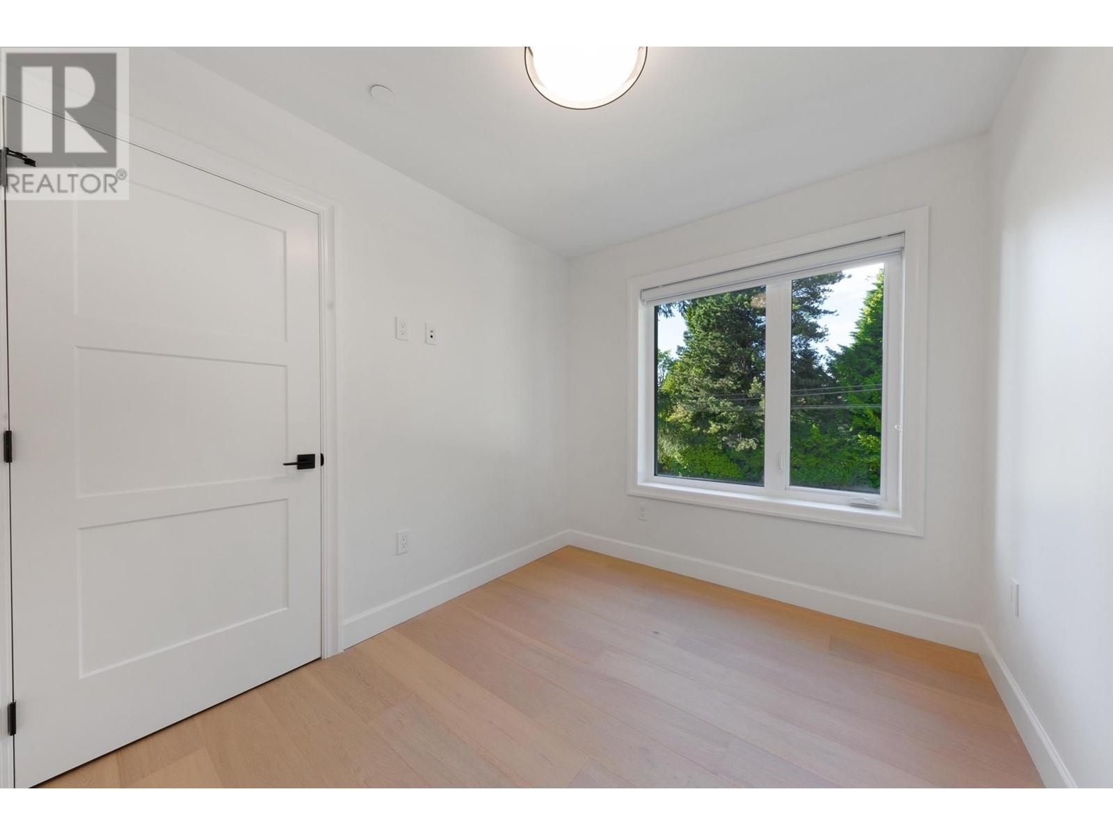 Listing Picture 27 of 32 : 2608 W 41ST AVENUE, Vancouver / 溫哥華 - 魯藝地產 Yvonne Lu Group - MLS Medallion Club Member