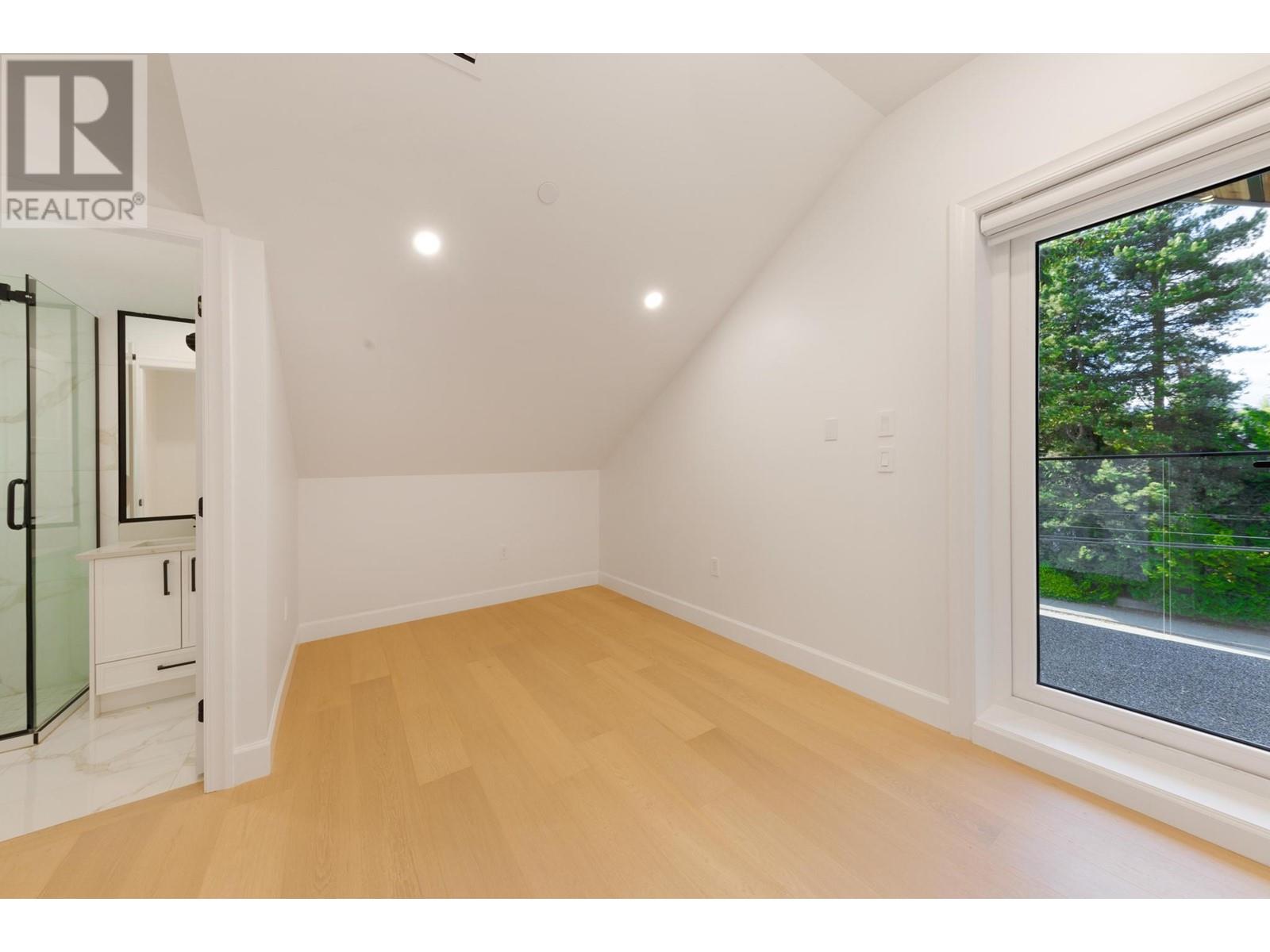 Listing Picture 25 of 32 : 2608 W 41ST AVENUE, Vancouver / 溫哥華 - 魯藝地產 Yvonne Lu Group - MLS Medallion Club Member