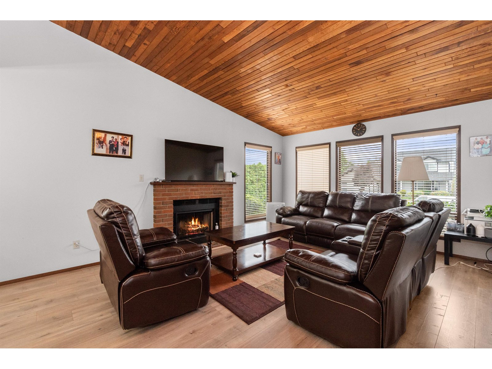 Property at 3720 NANAIMO CRESCENT image 4