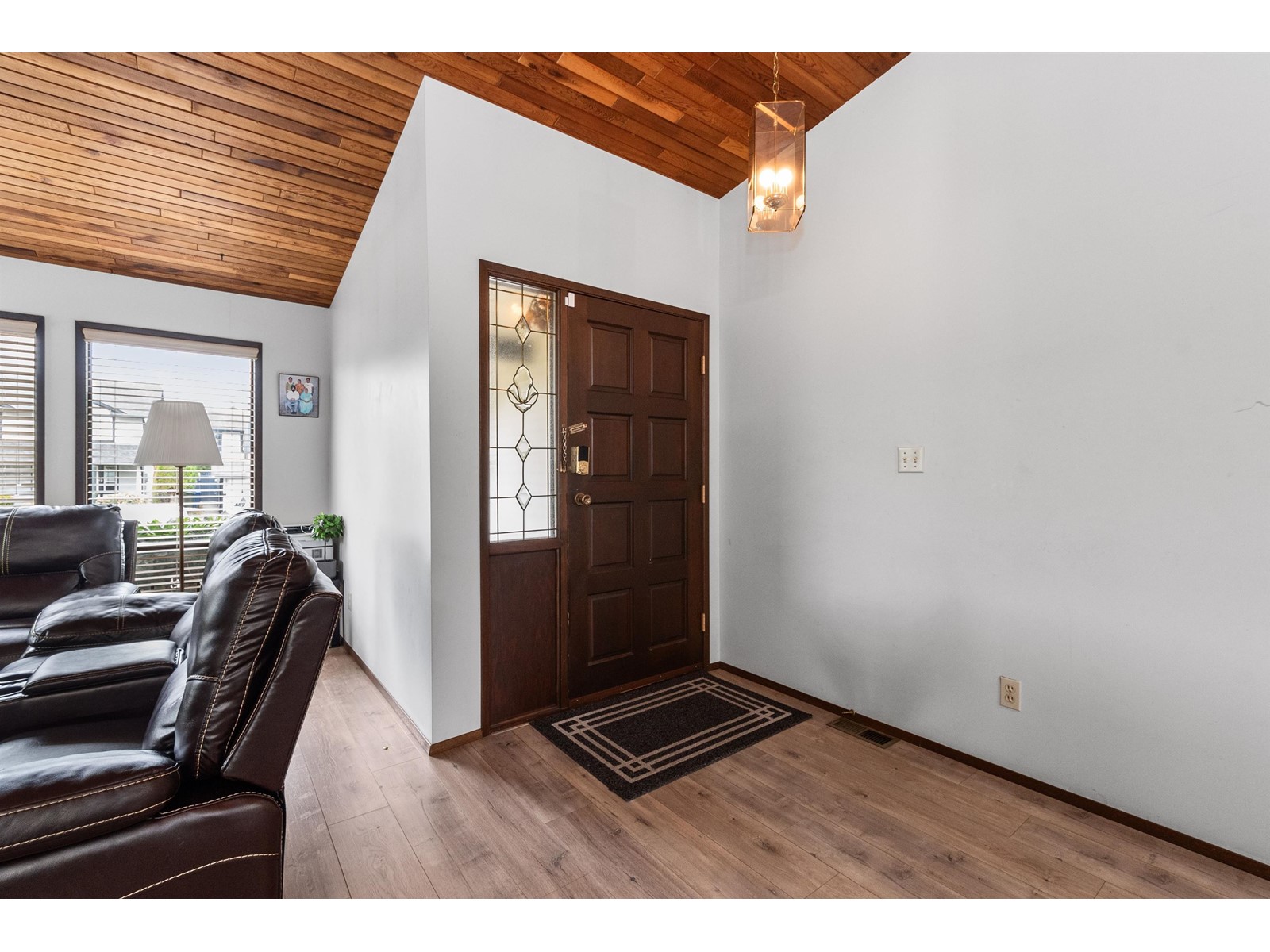 Property at 3720 NANAIMO CRESCENT image 3
