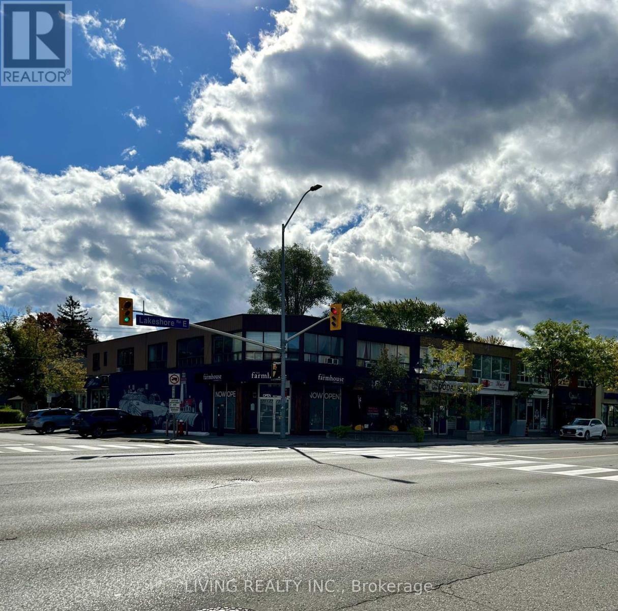 279 Lakeshore Road E, Mississauga, Ontario  L5G 1G8 - Photo 1 - W11932602