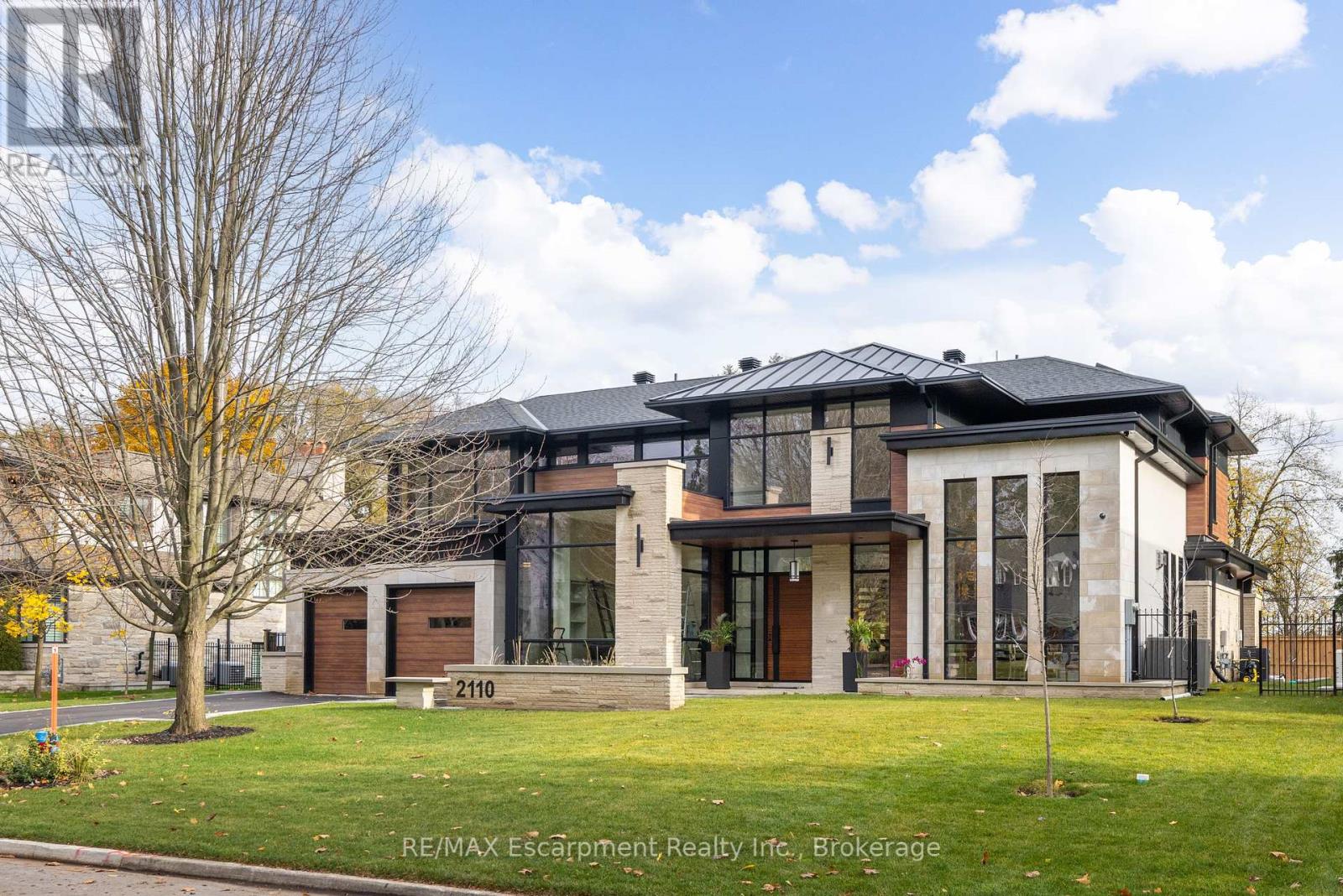 Property at 2110 BLYTH CRESCENT image 3