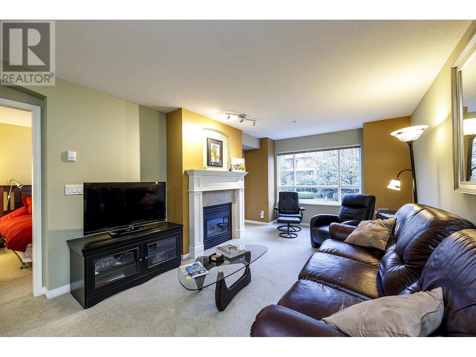 218 333 E 1st Street, North Vancouver, British Columbia  V7L 4W9 - Photo 4 - R2957906