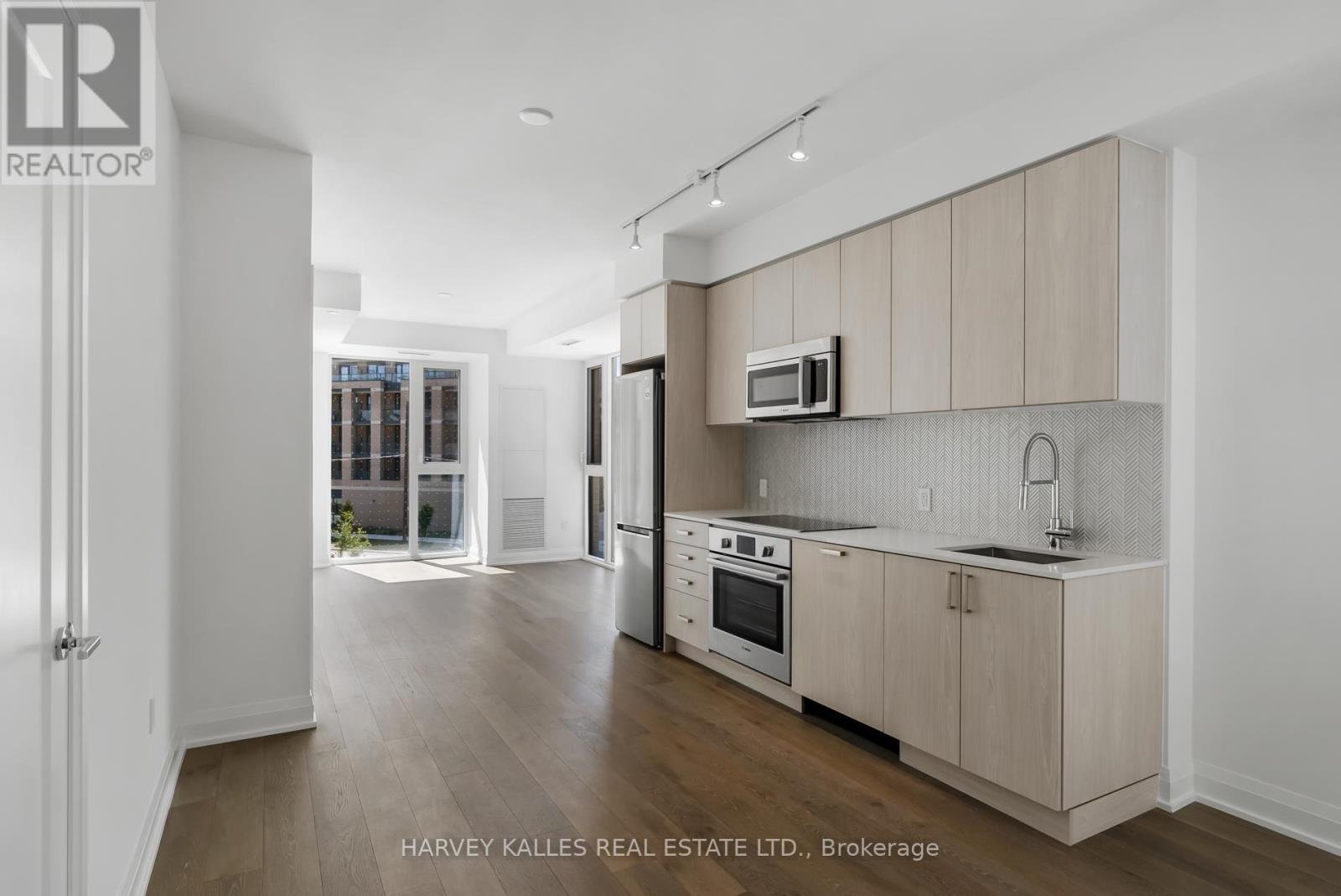 Property at 305 - 293 THE KINGSWAY image 2