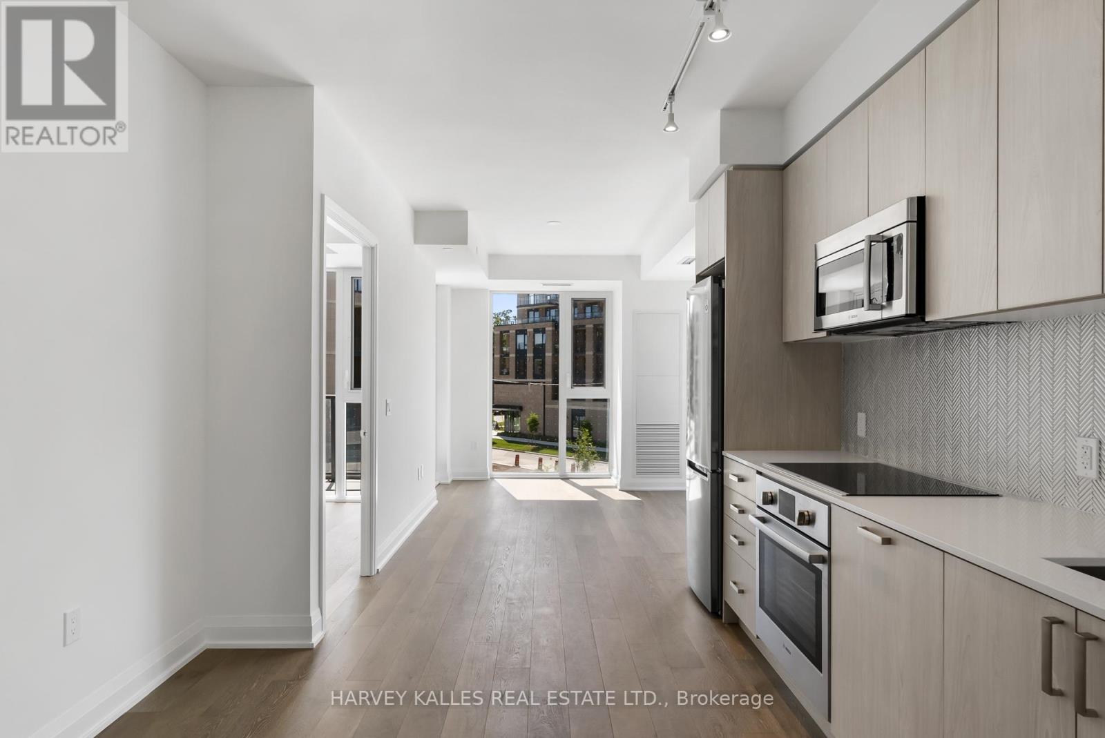 Property at 305 - 293 THE KINGSWAY image 3