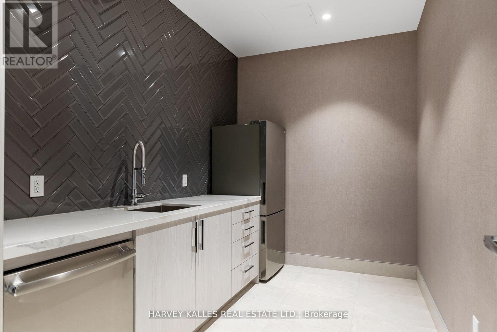 620 - 293 The Kingsway, Toronto, Ontario  M9A 3C8 - Photo 36 - W11932725