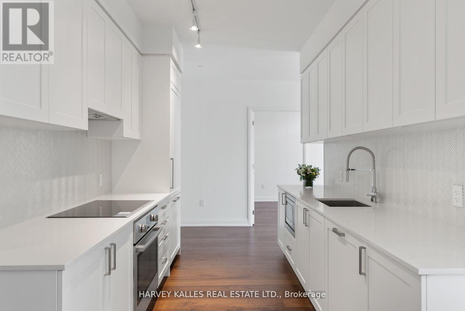 Property at 620 - 293 THE KINGSWAY image 4
