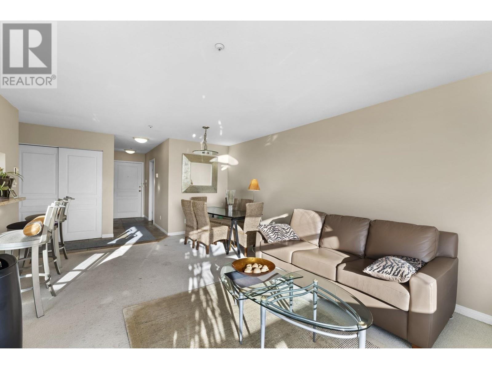 Listing Picture 10 of 33 : 312 8450 JELLICOE STREET, Vancouver / 溫哥華 - 魯藝地產 Yvonne Lu Group - MLS Medallion Club Member