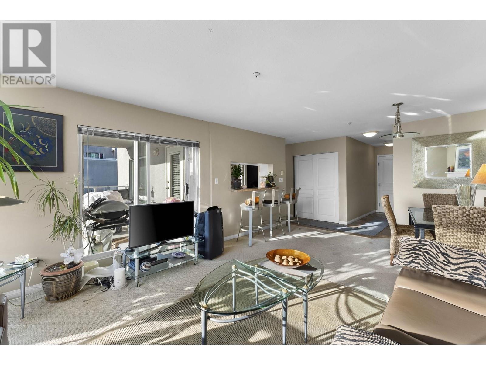 Listing Picture 11 of 33 : 312 8450 JELLICOE STREET, Vancouver / 溫哥華 - 魯藝地產 Yvonne Lu Group - MLS Medallion Club Member