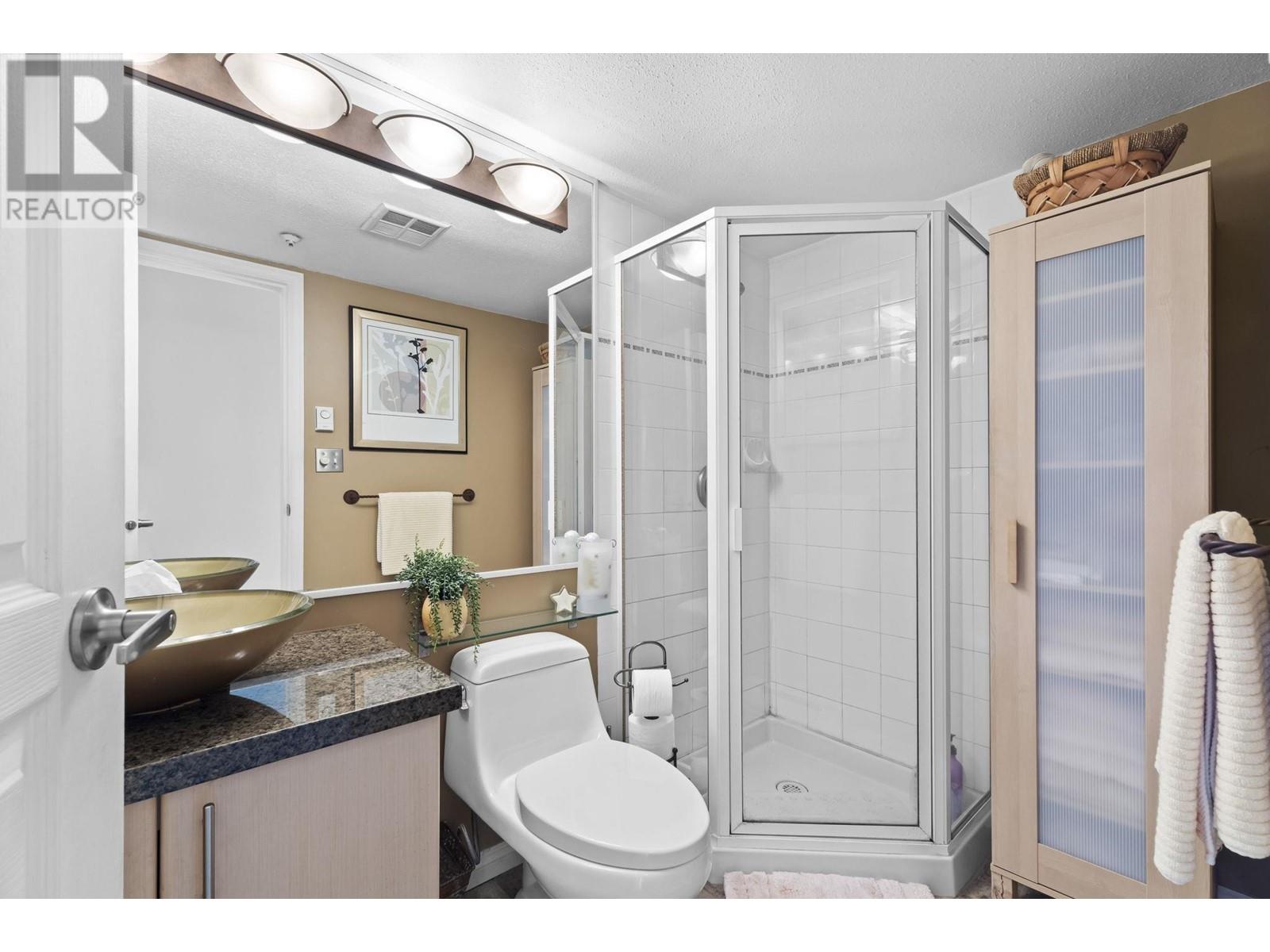 Listing Picture 15 of 33 : 312 8450 JELLICOE STREET, Vancouver / 溫哥華 - 魯藝地產 Yvonne Lu Group - MLS Medallion Club Member