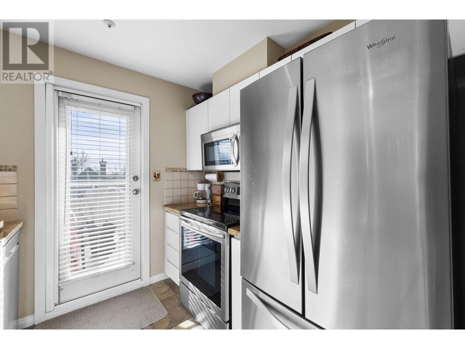 Listing Picture 17 of 33 : 312 8450 JELLICOE STREET, Vancouver / 溫哥華 - 魯藝地產 Yvonne Lu Group - MLS Medallion Club Member