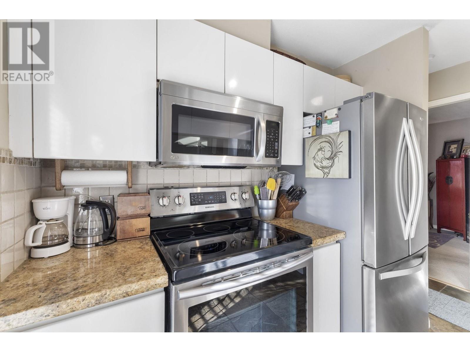 Listing Picture 18 of 33 : 312 8450 JELLICOE STREET, Vancouver / 溫哥華 - 魯藝地產 Yvonne Lu Group - MLS Medallion Club Member