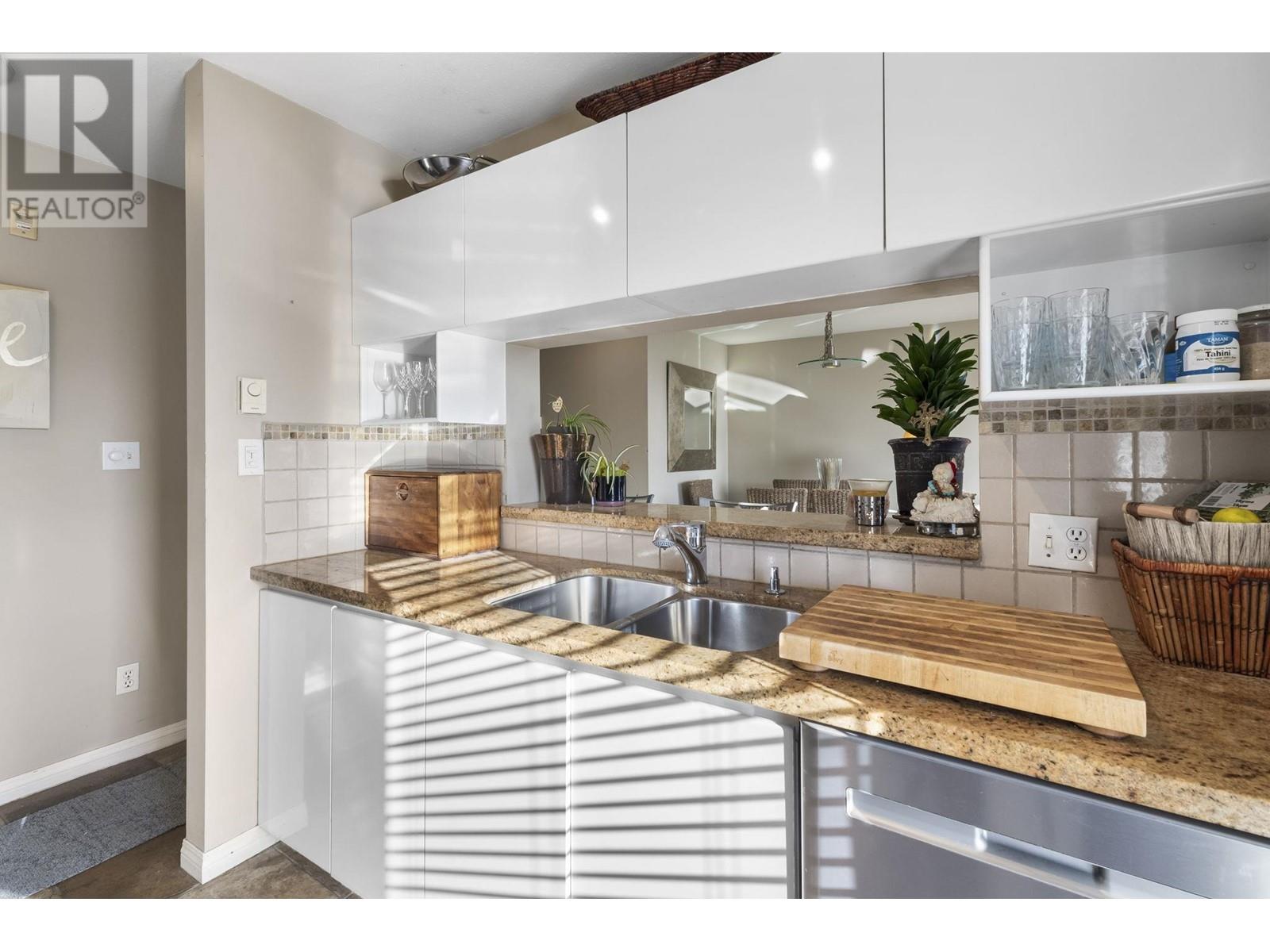 Listing Picture 19 of 33 : 312 8450 JELLICOE STREET, Vancouver / 溫哥華 - 魯藝地產 Yvonne Lu Group - MLS Medallion Club Member