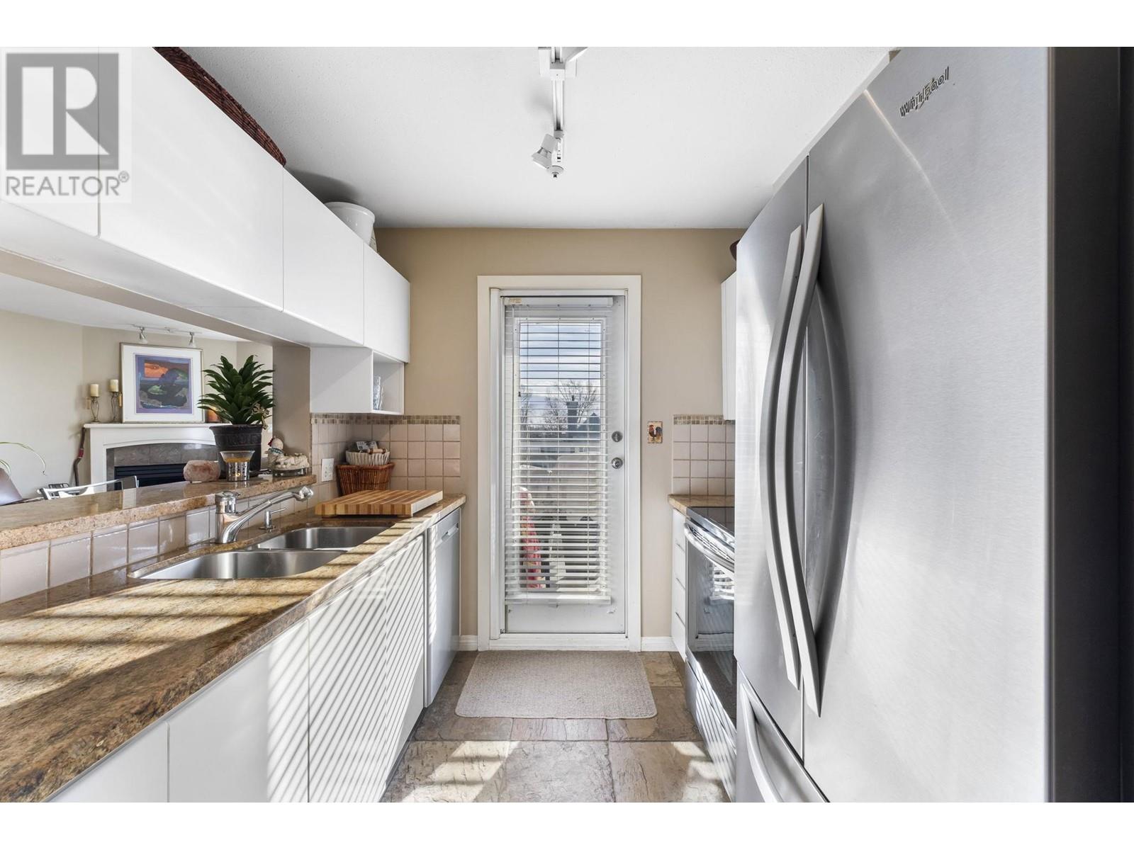 Listing Picture 20 of 33 : 312 8450 JELLICOE STREET, Vancouver / 溫哥華 - 魯藝地產 Yvonne Lu Group - MLS Medallion Club Member