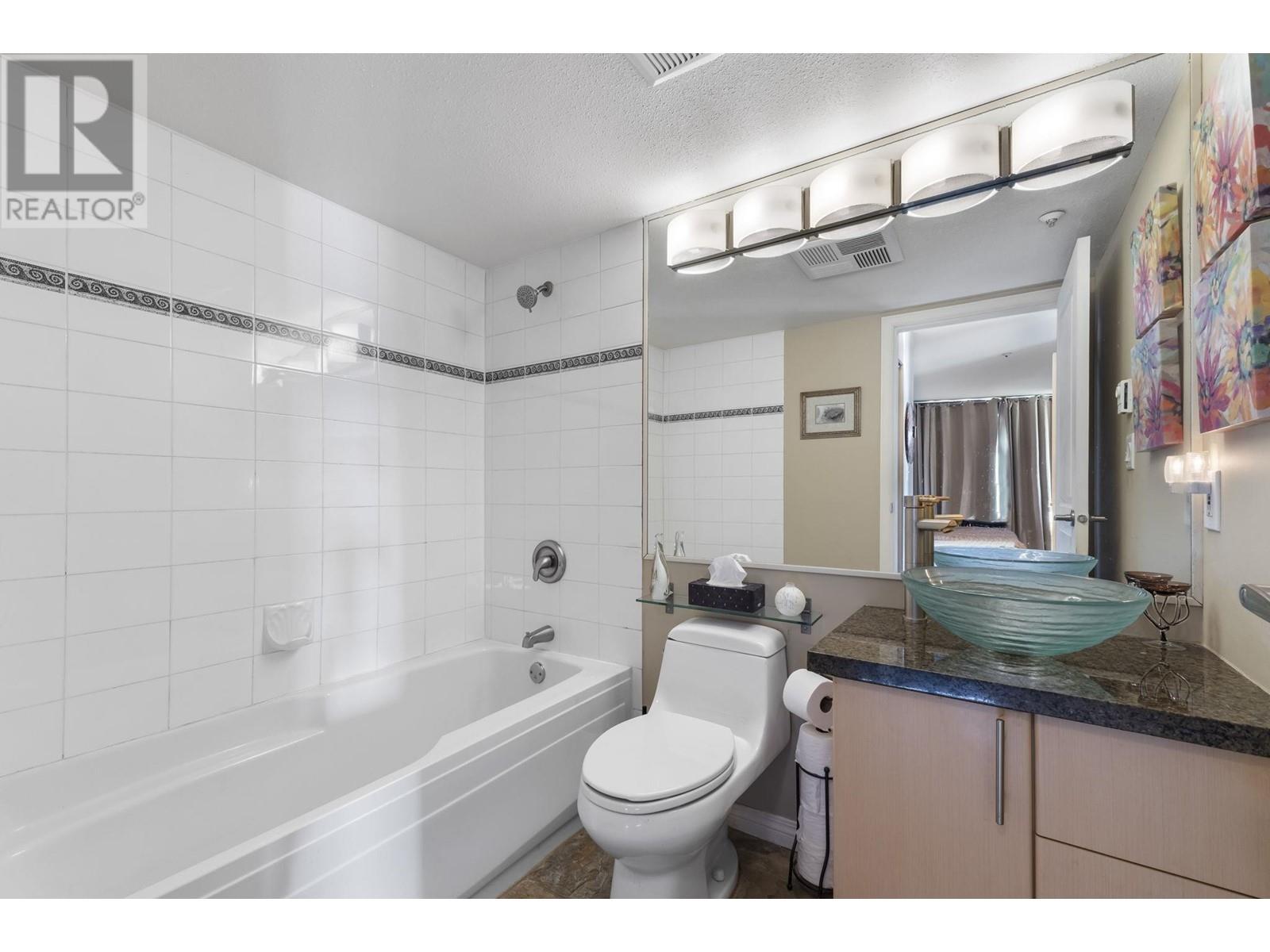 Listing Picture 26 of 33 : 312 8450 JELLICOE STREET, Vancouver / 溫哥華 - 魯藝地產 Yvonne Lu Group - MLS Medallion Club Member