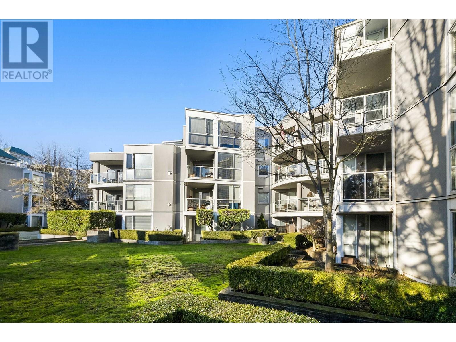 Listing Picture 3 of 33 : 312 8450 JELLICOE STREET, Vancouver / 溫哥華 - 魯藝地產 Yvonne Lu Group - MLS Medallion Club Member