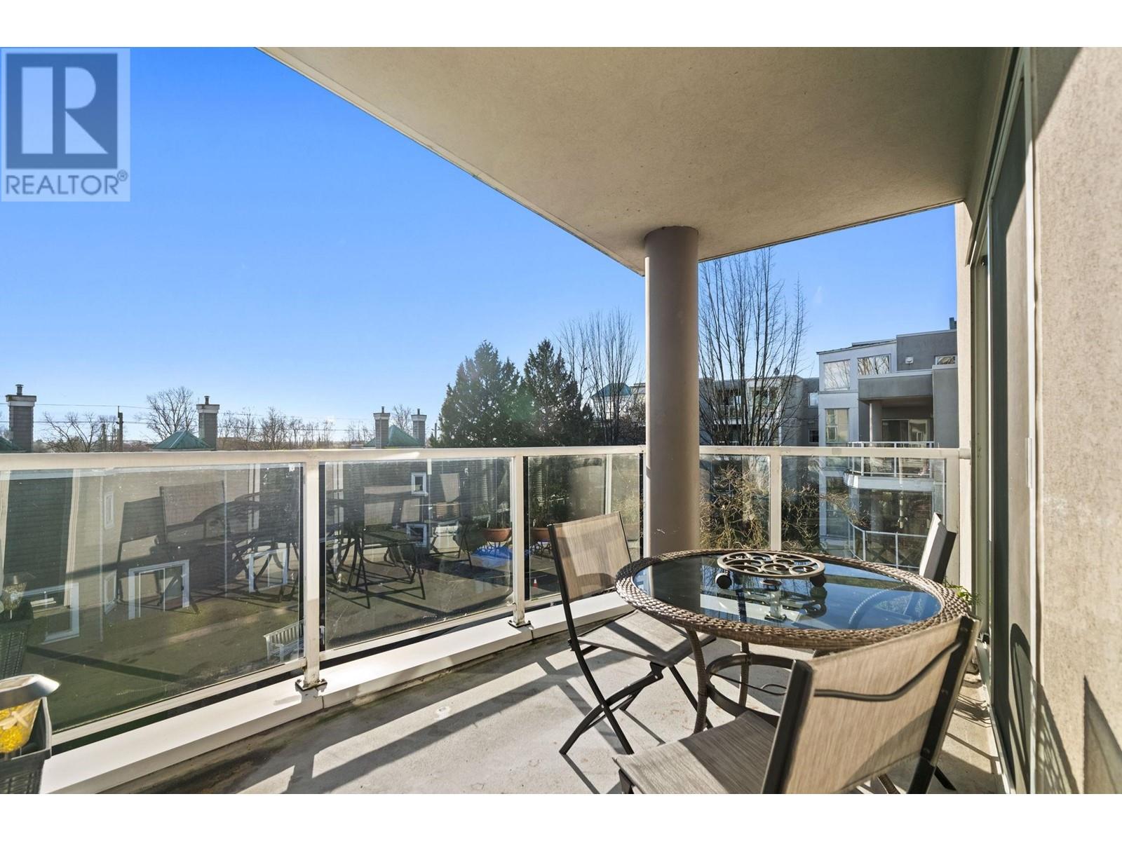 Listing Picture 30 of 33 : 312 8450 JELLICOE STREET, Vancouver / 溫哥華 - 魯藝地產 Yvonne Lu Group - MLS Medallion Club Member