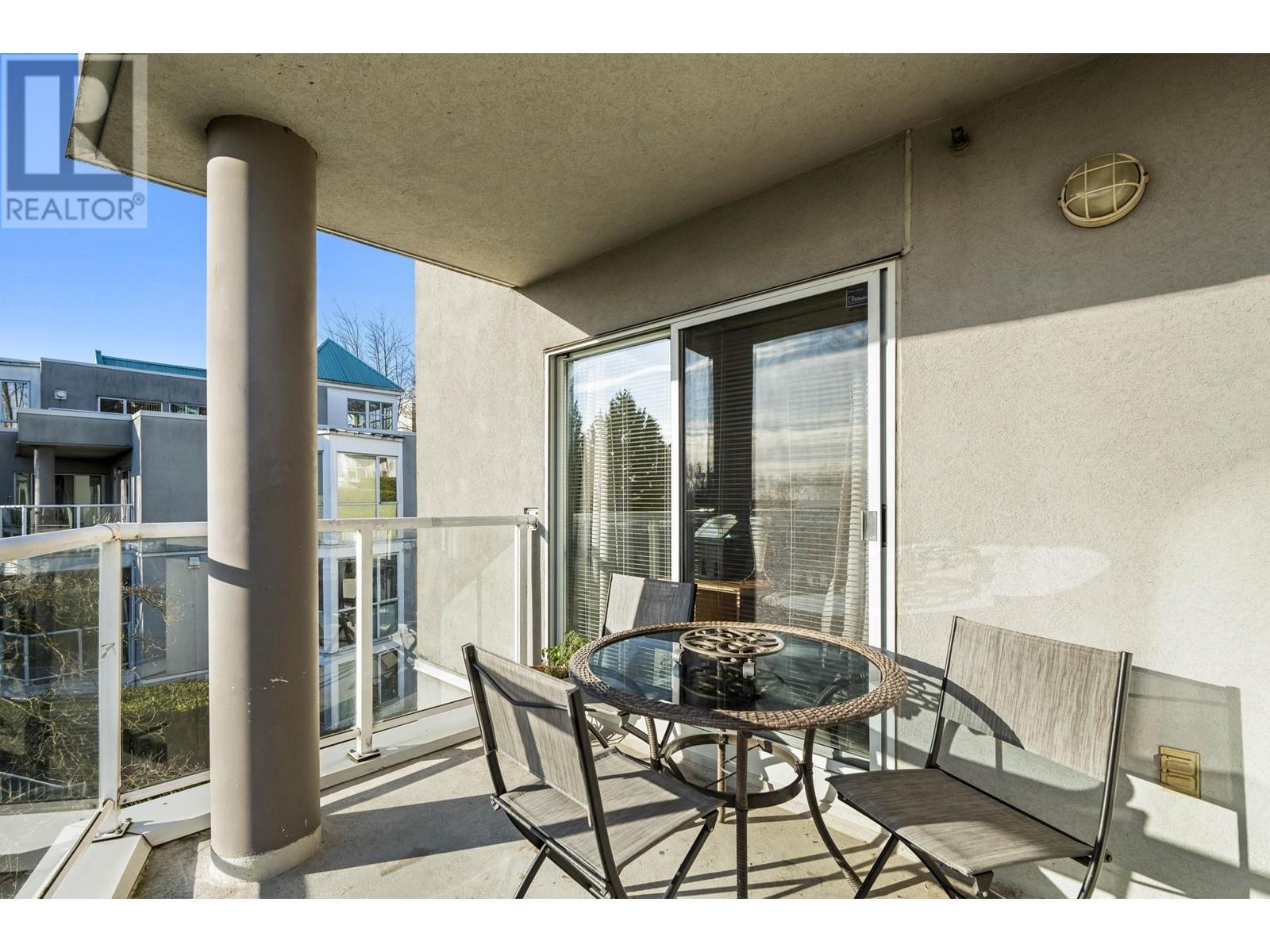 Listing Picture 31 of 33 : 312 8450 JELLICOE STREET, Vancouver / 溫哥華 - 魯藝地產 Yvonne Lu Group - MLS Medallion Club Member