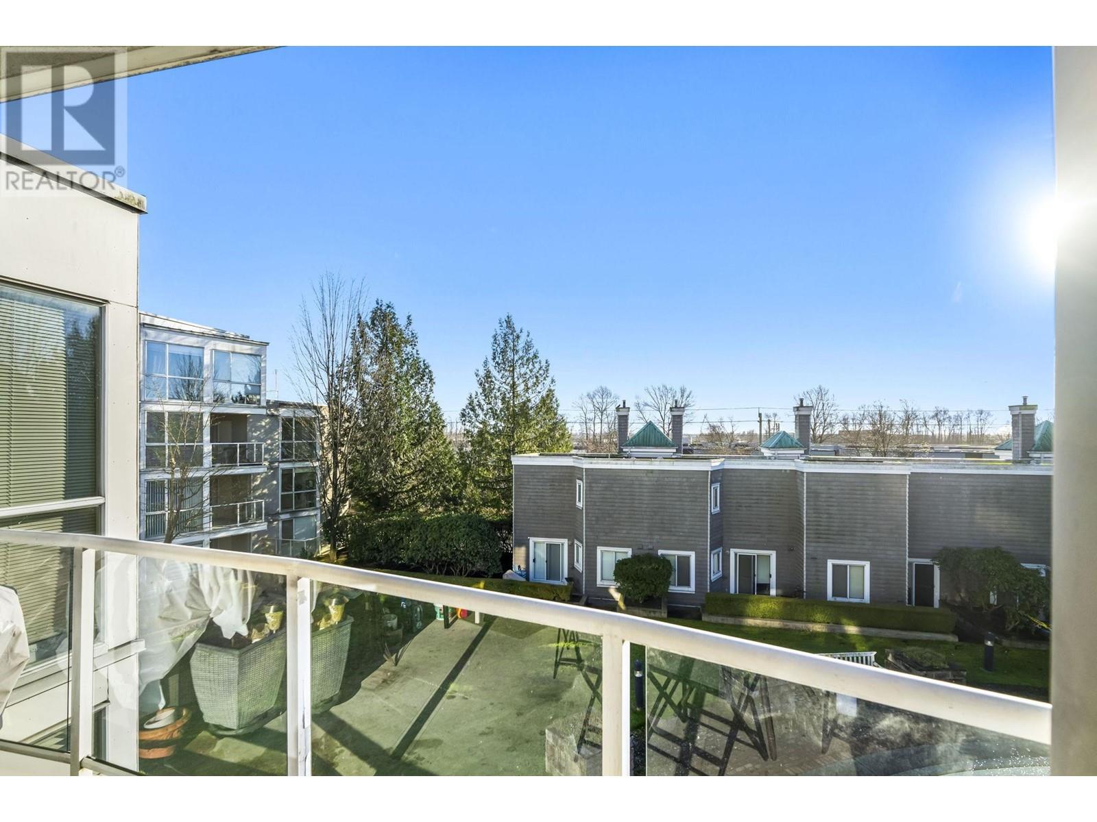 Listing Picture 32 of 33 : 312 8450 JELLICOE STREET, Vancouver / 溫哥華 - 魯藝地產 Yvonne Lu Group - MLS Medallion Club Member