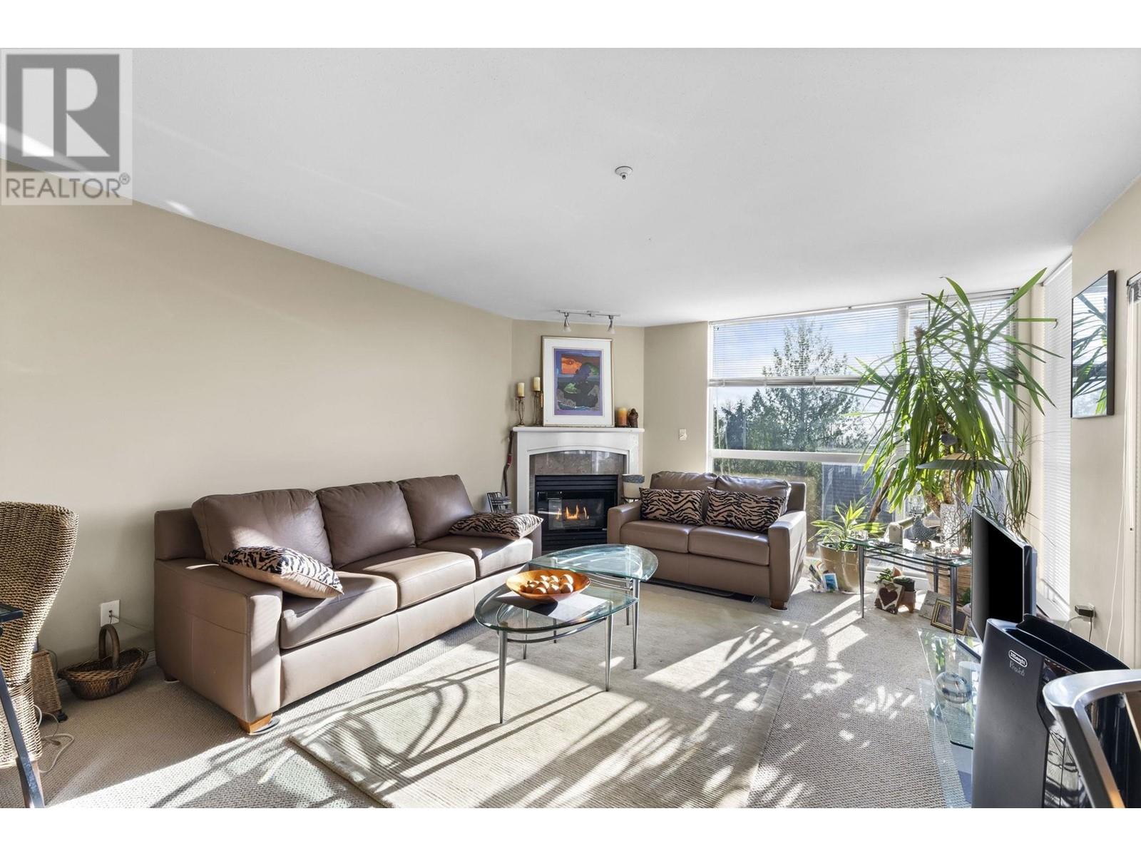 Listing Picture 7 of 33 : 312 8450 JELLICOE STREET, Vancouver / 溫哥華 - 魯藝地產 Yvonne Lu Group - MLS Medallion Club Member