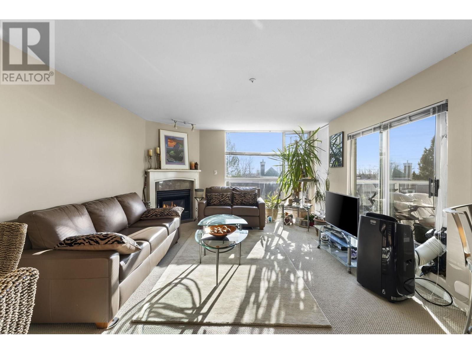 Listing Picture 8 of 33 : 312 8450 JELLICOE STREET, Vancouver / 溫哥華 - 魯藝地產 Yvonne Lu Group - MLS Medallion Club Member