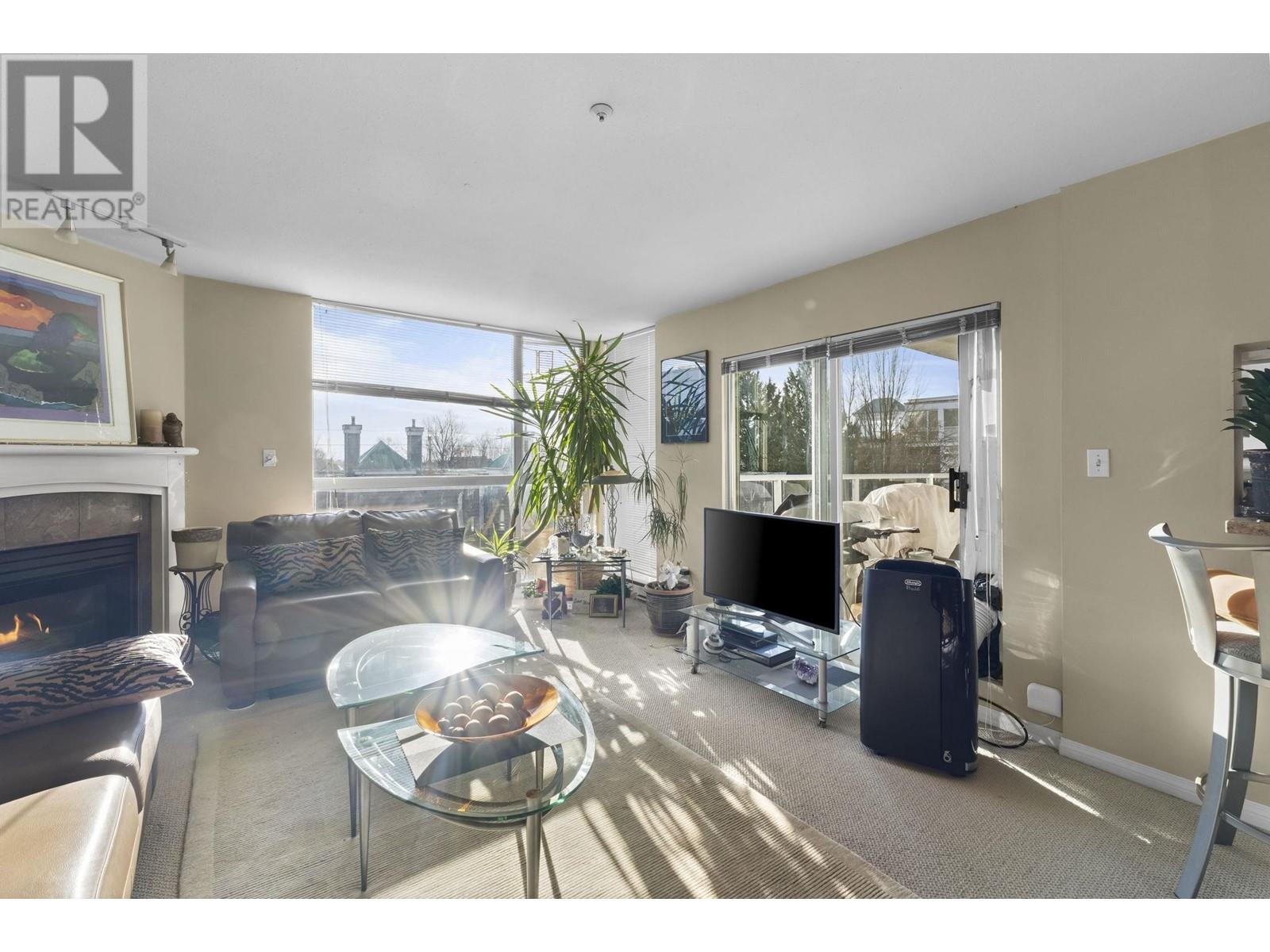 Listing Picture 9 of 33 : 312 8450 JELLICOE STREET, Vancouver / 溫哥華 - 魯藝地產 Yvonne Lu Group - MLS Medallion Club Member