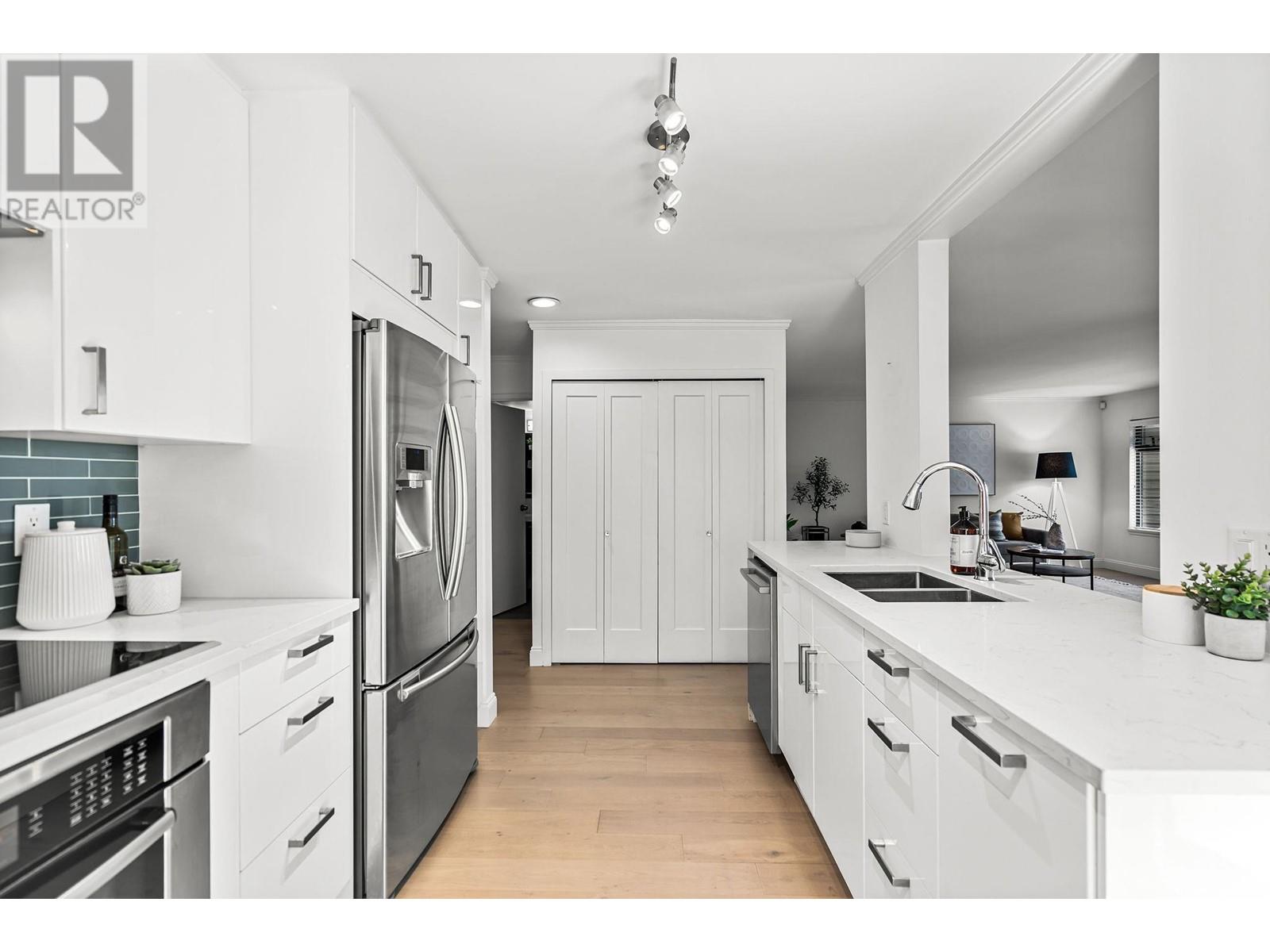 Listing Picture 11 of 40 : 204 1005 W 7TH AVENUE, Vancouver / 溫哥華 - 魯藝地產 Yvonne Lu Group - MLS Medallion Club Member