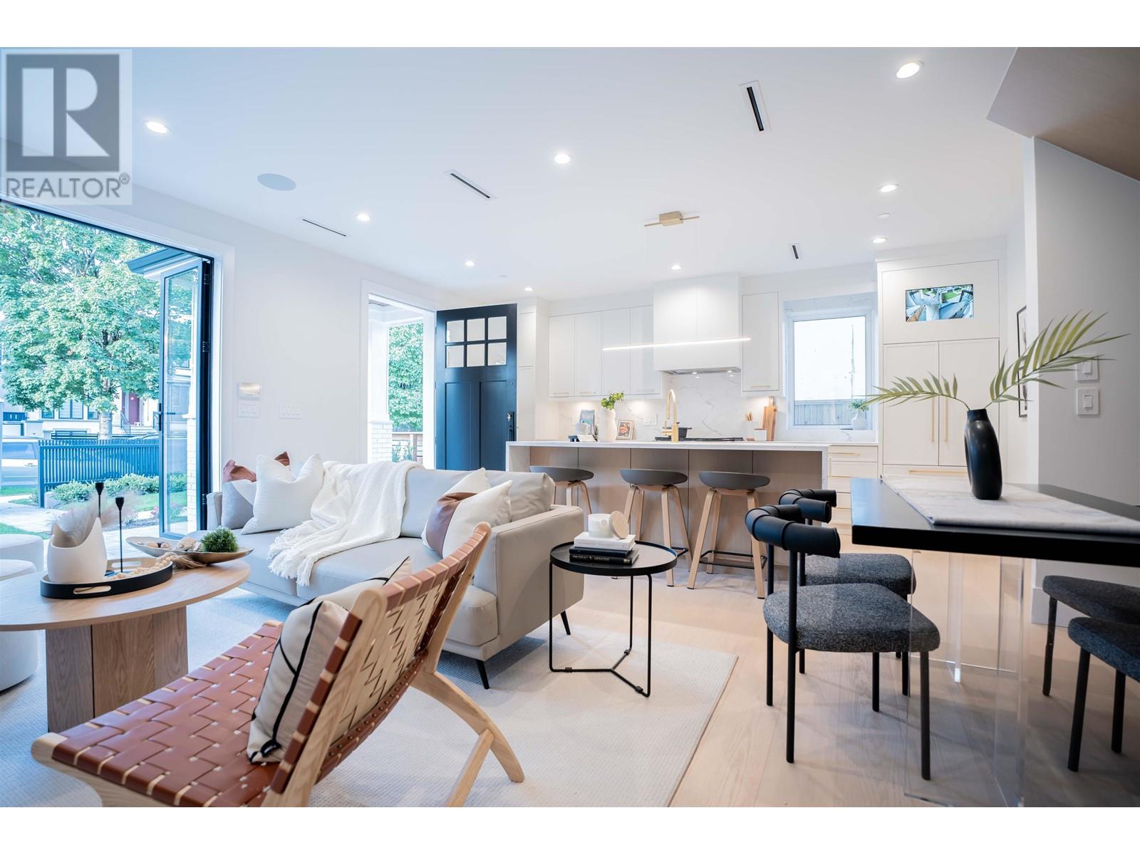 #1 2522 E 15th Avenue, Vancouver, British Columbia  V5M 2K1 - Photo 1 - R2958124