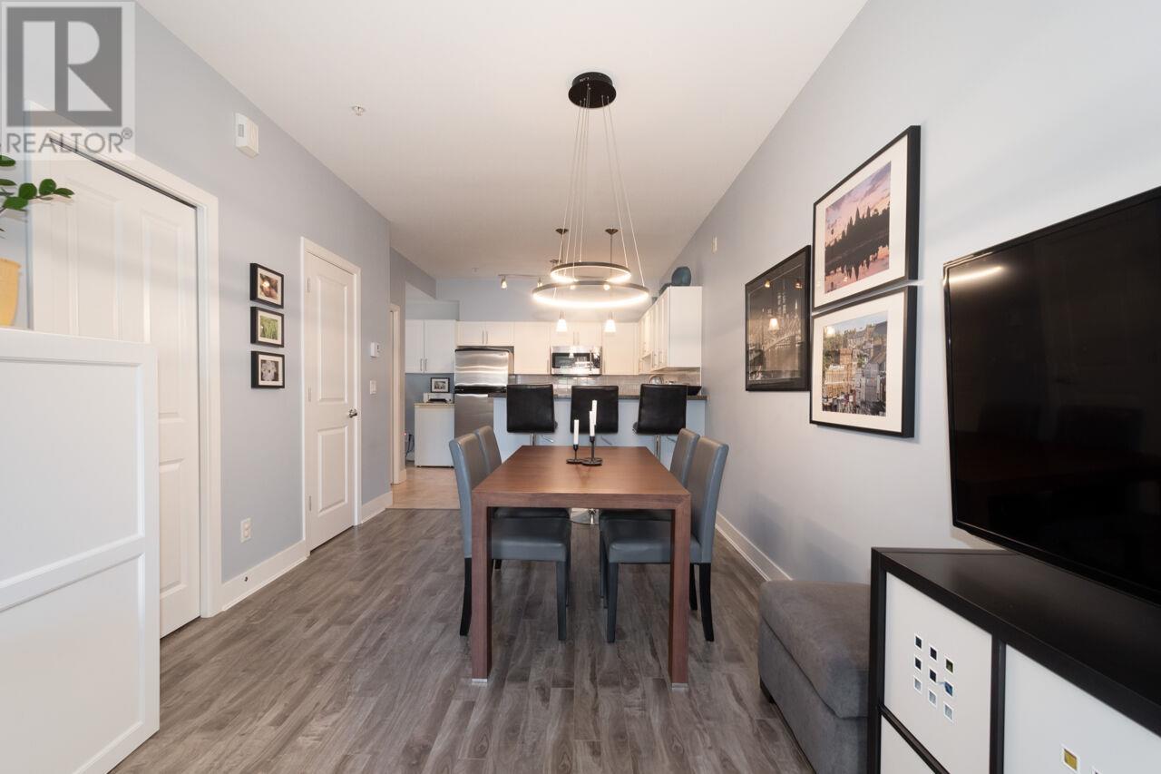 Listing Picture 11 of 37 : 110 4438 ALBERT STREET, Burnaby / 本拿比 - 魯藝地產 Yvonne Lu Group - MLS Medallion Club Member
