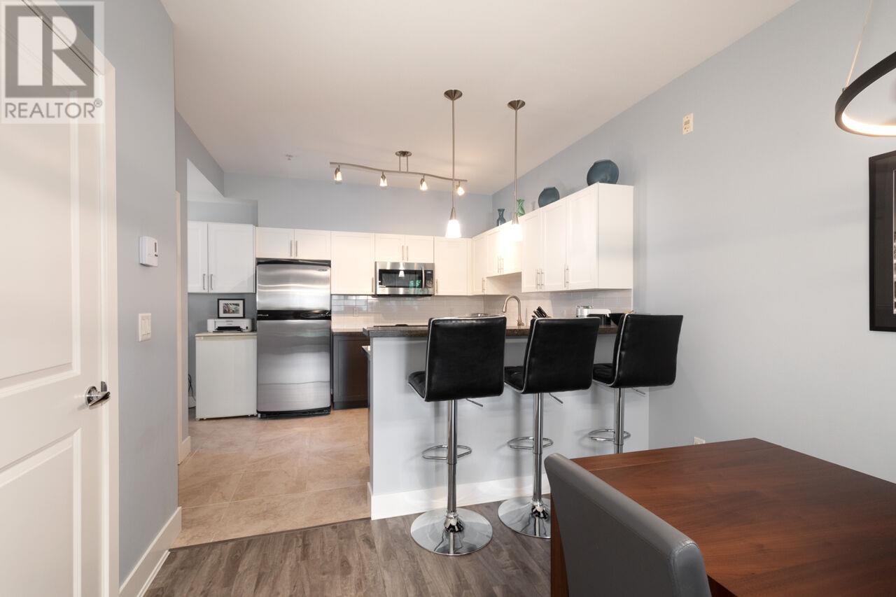 Listing Picture 13 of 37 : 110 4438 ALBERT STREET, Burnaby / 本拿比 - 魯藝地產 Yvonne Lu Group - MLS Medallion Club Member