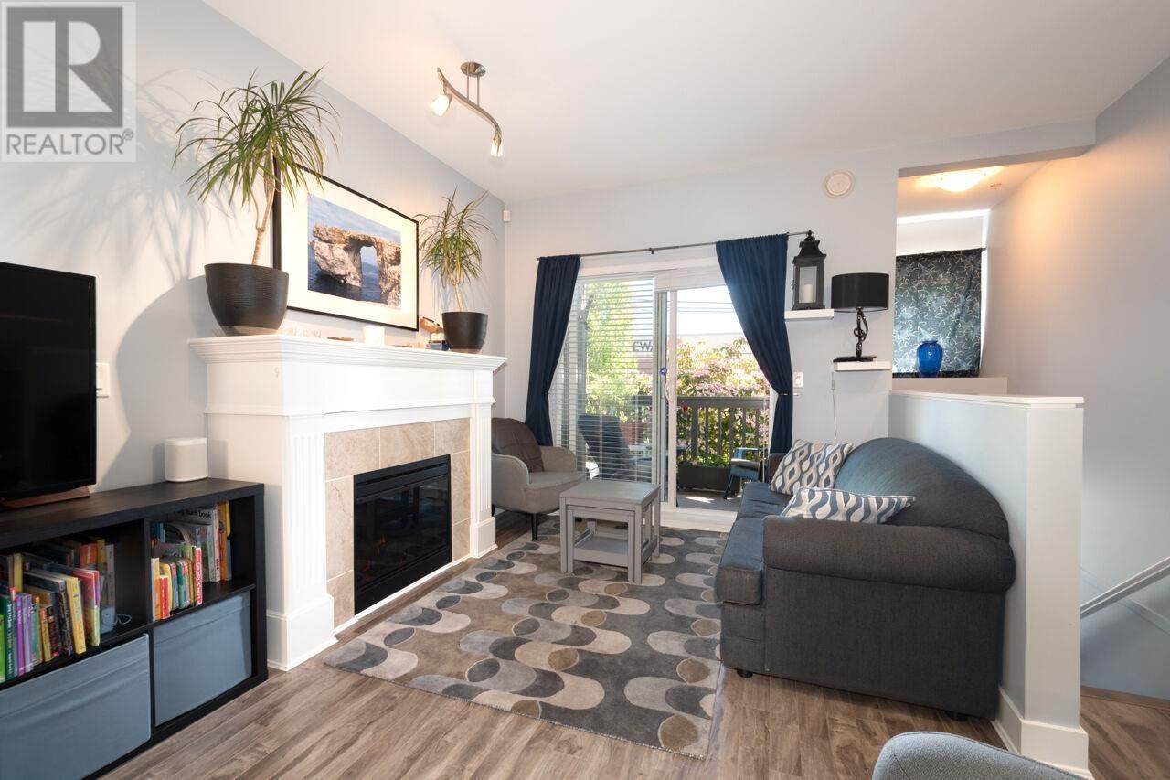 Listing Picture 2 of 37 : 110 4438 ALBERT STREET, Burnaby / 本拿比 - 魯藝地產 Yvonne Lu Group - MLS Medallion Club Member