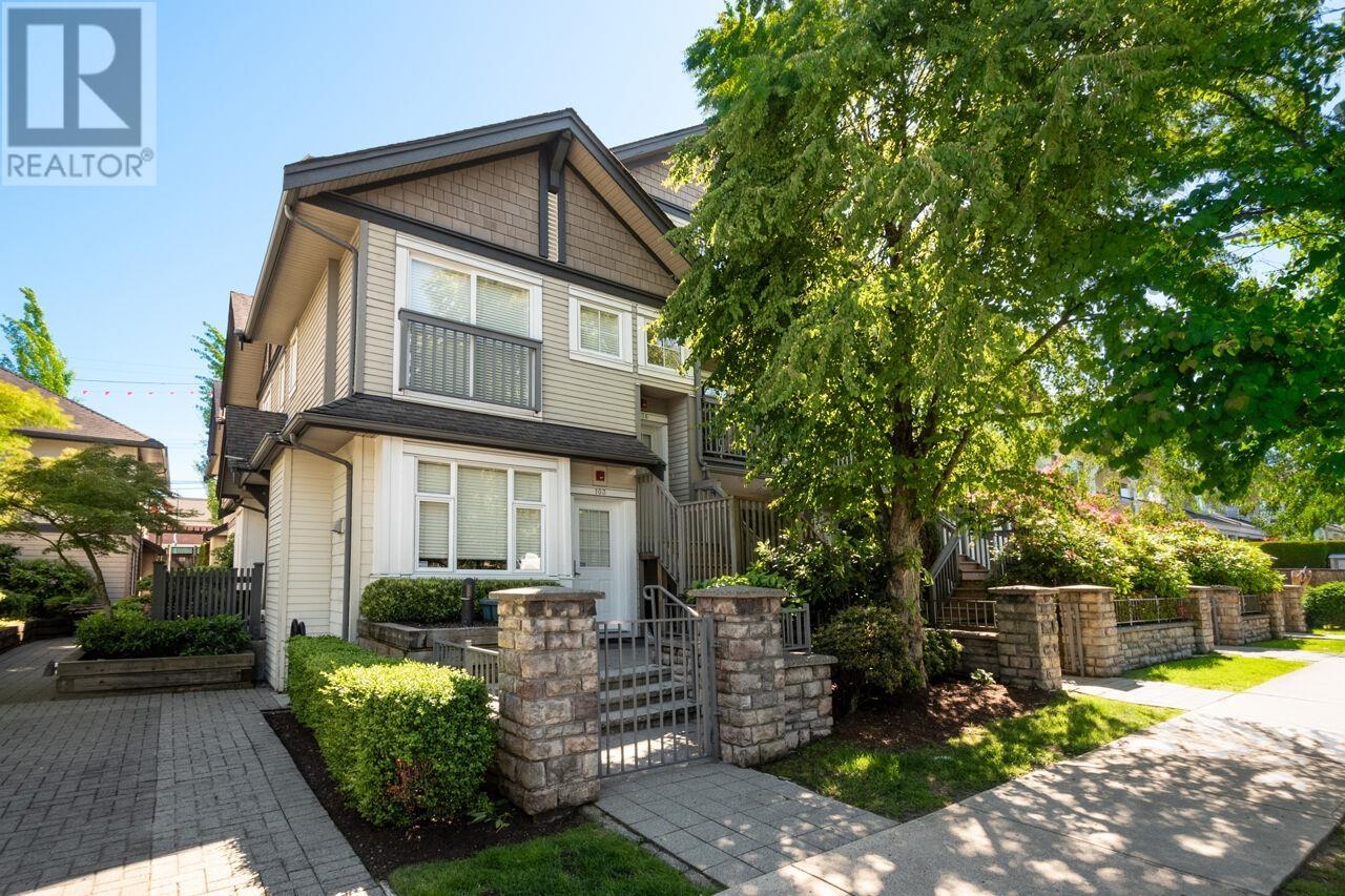 Listing Picture 34 of 37 : 110 4438 ALBERT STREET, Burnaby / 本拿比 - 魯藝地產 Yvonne Lu Group - MLS Medallion Club Member