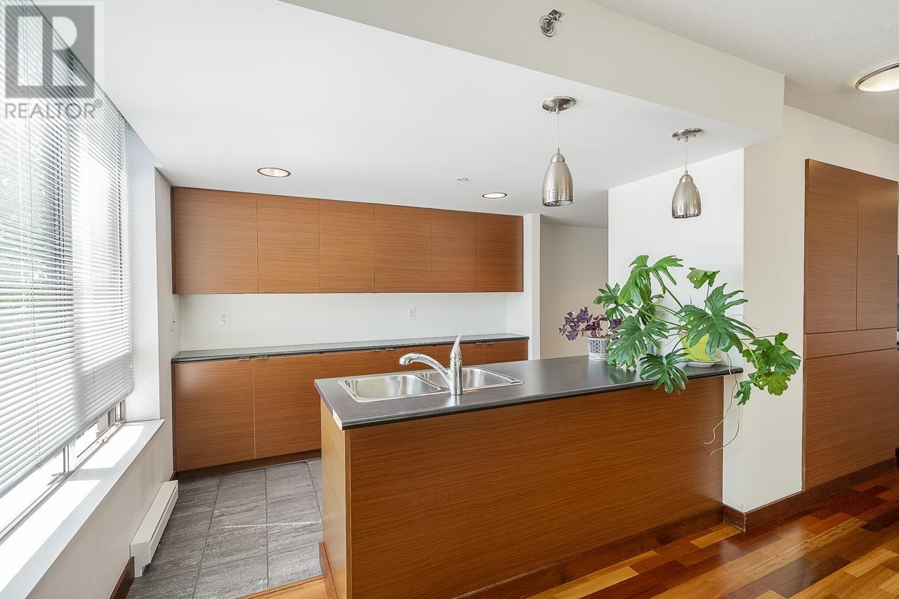 Listing Picture 25 of 32 : 1904 4118 DAWSON STREET, Burnaby / 本拿比 - 魯藝地產 Yvonne Lu Group - MLS Medallion Club Member