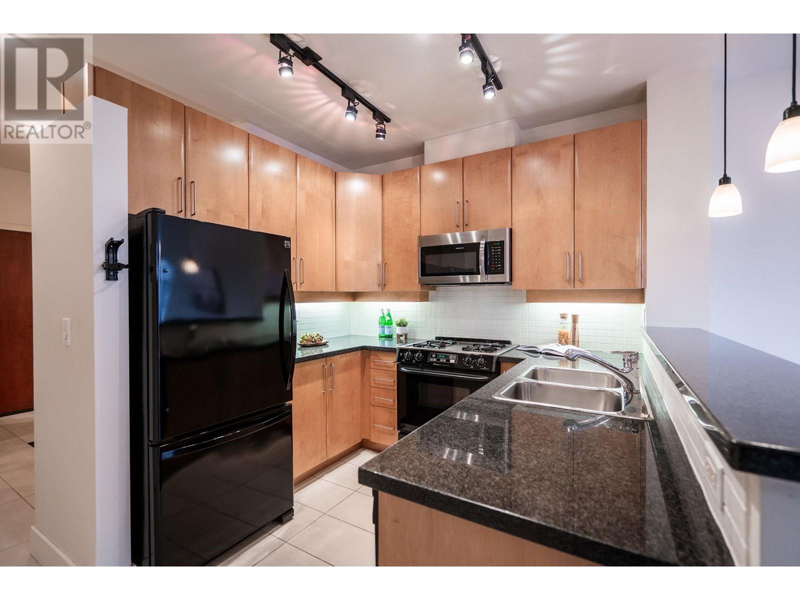 Listing Picture 10 of 38 : 210 2655 CRANBERRY DRIVE, Vancouver / 溫哥華 - 魯藝地產 Yvonne Lu Group - MLS Medallion Club Member