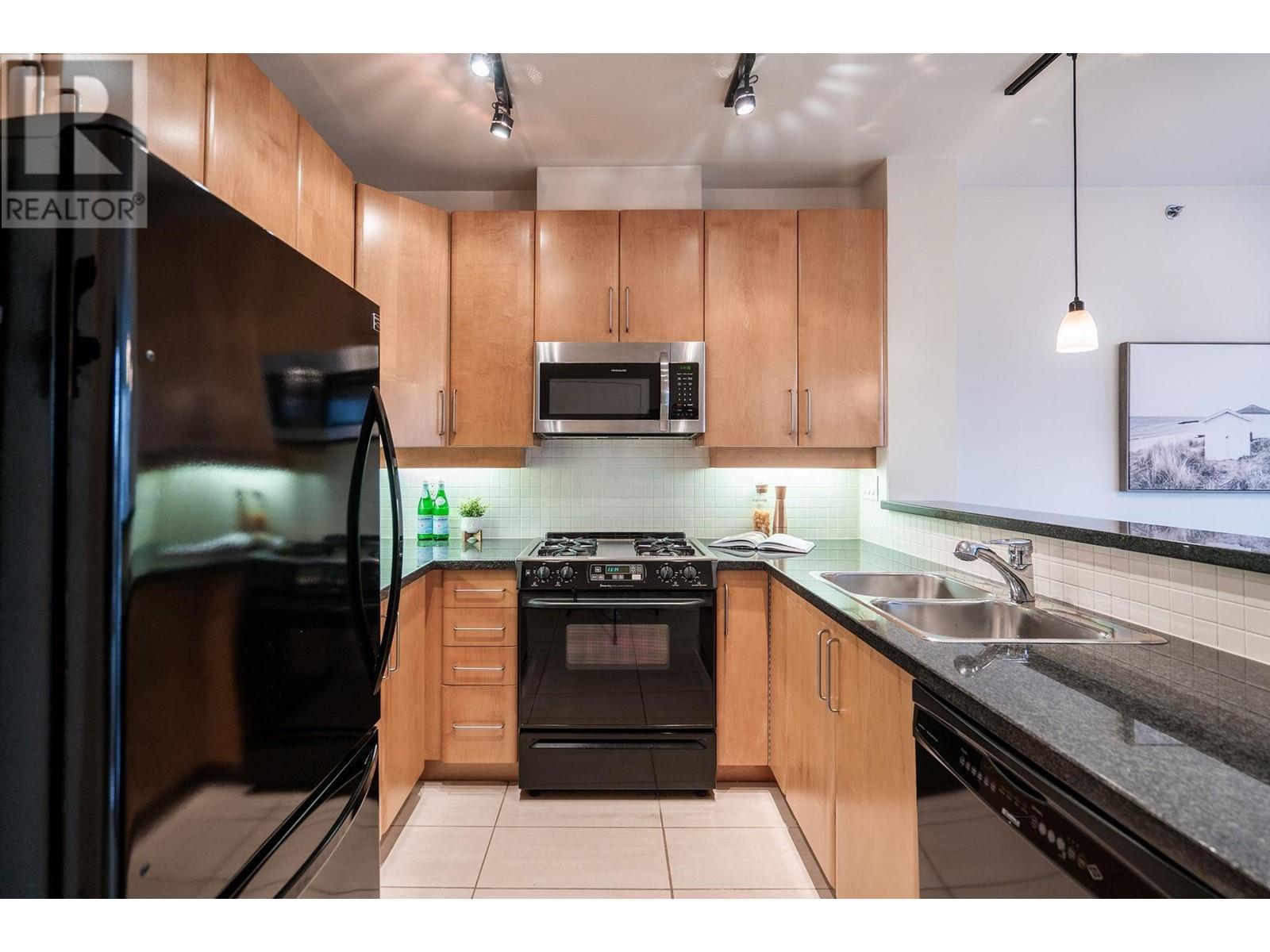 Listing Picture 11 of 38 : 210 2655 CRANBERRY DRIVE, Vancouver / 溫哥華 - 魯藝地產 Yvonne Lu Group - MLS Medallion Club Member