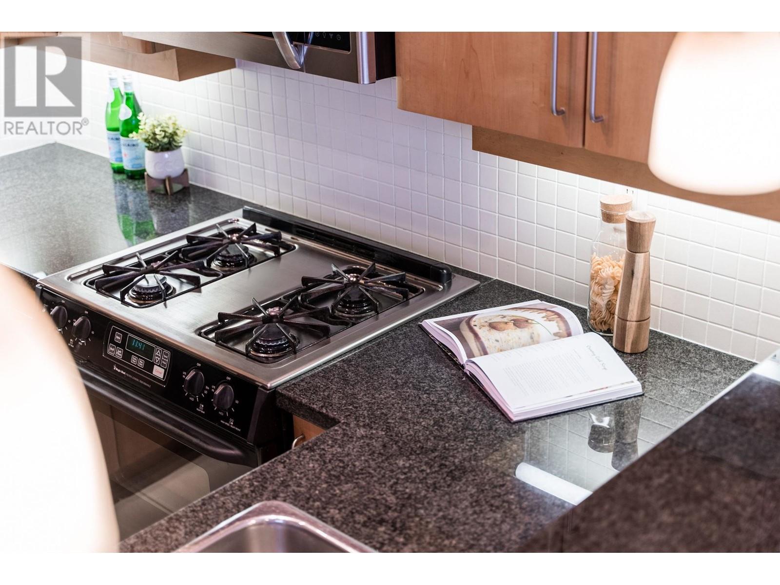 Listing Picture 13 of 38 : 210 2655 CRANBERRY DRIVE, Vancouver / 溫哥華 - 魯藝地產 Yvonne Lu Group - MLS Medallion Club Member