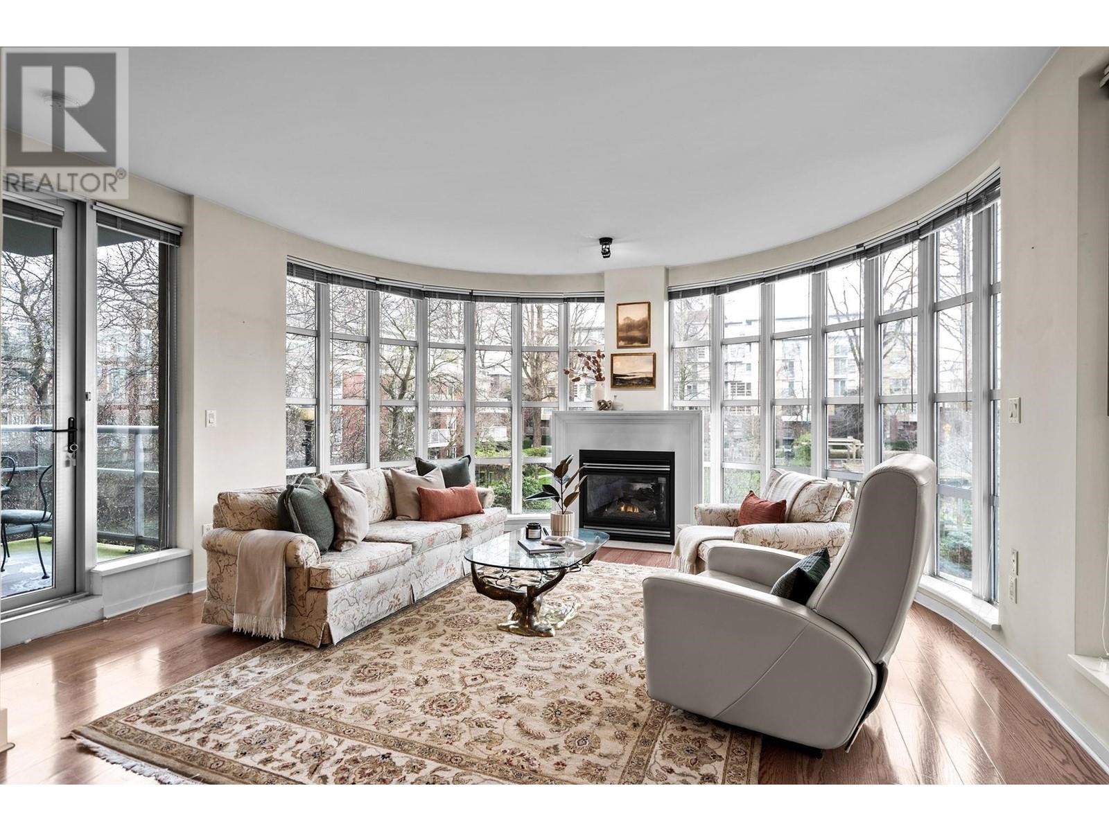 Listing Picture 2 of 38 : 210 2655 CRANBERRY DRIVE, Vancouver / 溫哥華 - 魯藝地產 Yvonne Lu Group - MLS Medallion Club Member