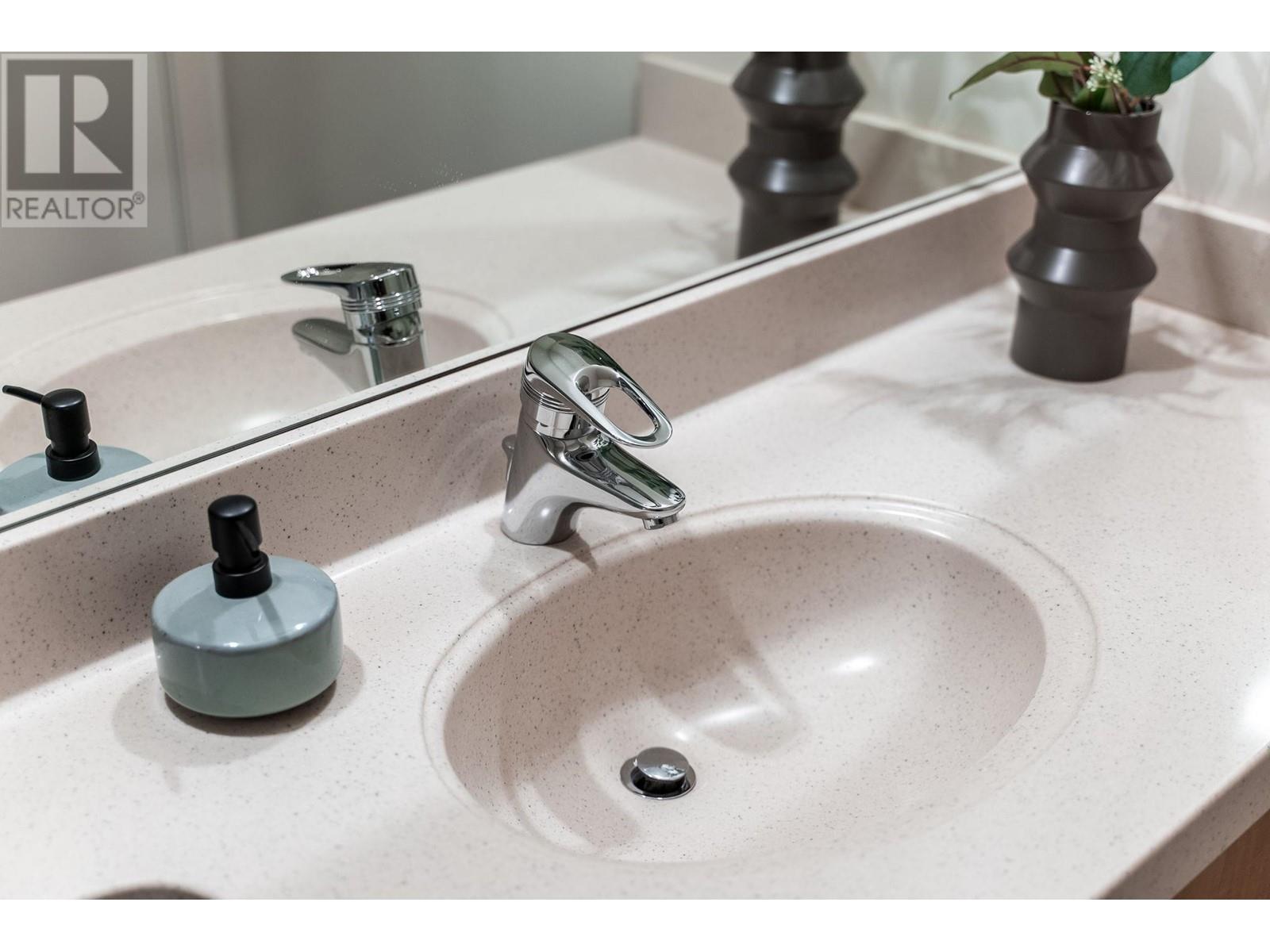 Listing Picture 25 of 38 : 210 2655 CRANBERRY DRIVE, Vancouver / 溫哥華 - 魯藝地產 Yvonne Lu Group - MLS Medallion Club Member