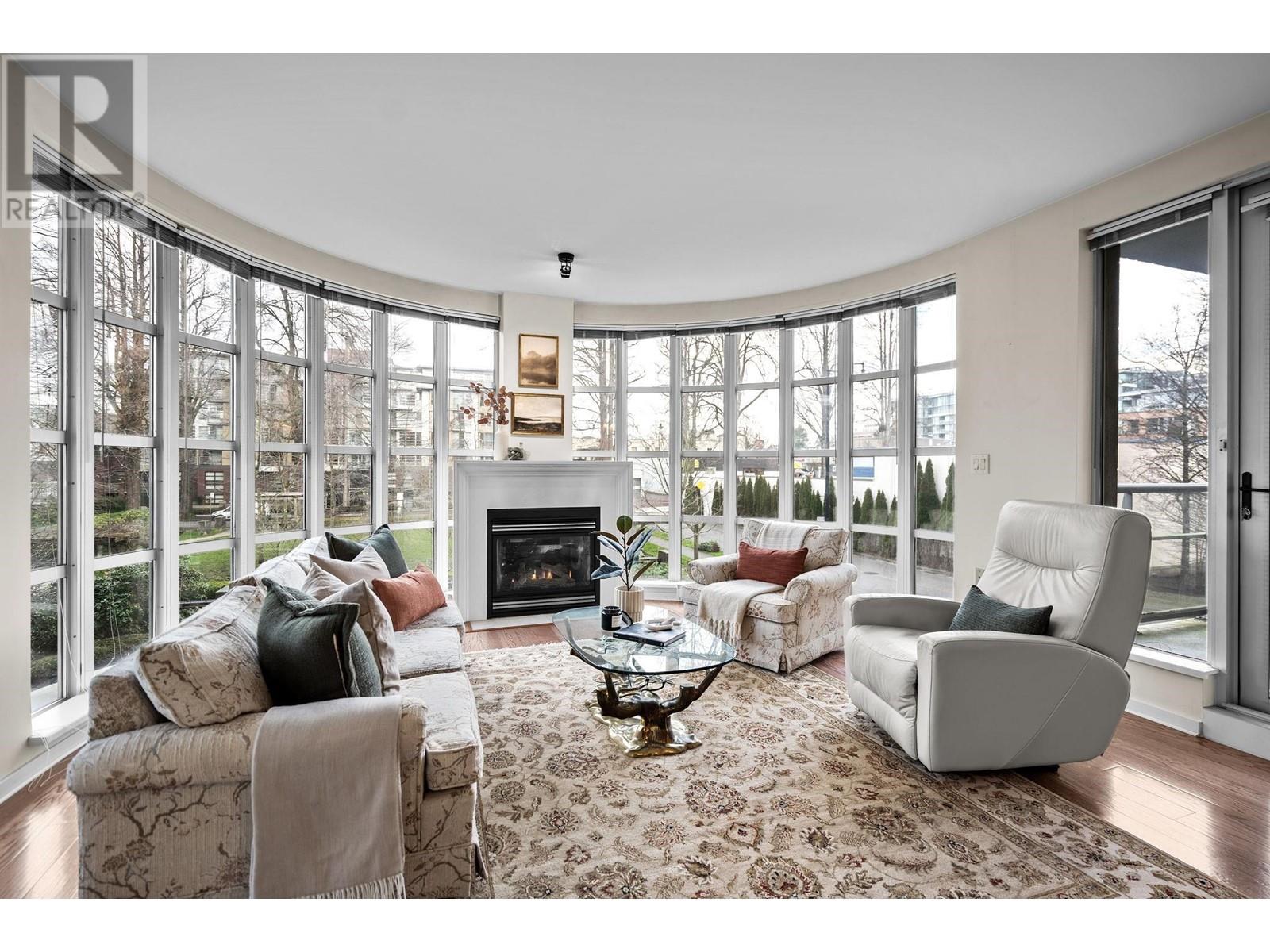 Listing Picture 3 of 38 : 210 2655 CRANBERRY DRIVE, Vancouver / 溫哥華 - 魯藝地產 Yvonne Lu Group - MLS Medallion Club Member