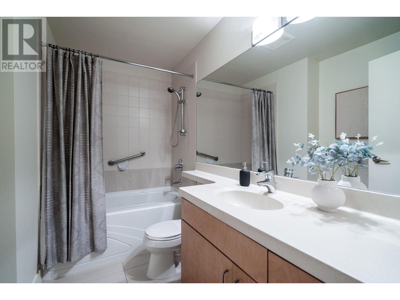 Listing Picture 32 of 38 : 210 2655 CRANBERRY DRIVE, Vancouver / 溫哥華 - 魯藝地產 Yvonne Lu Group - MLS Medallion Club Member