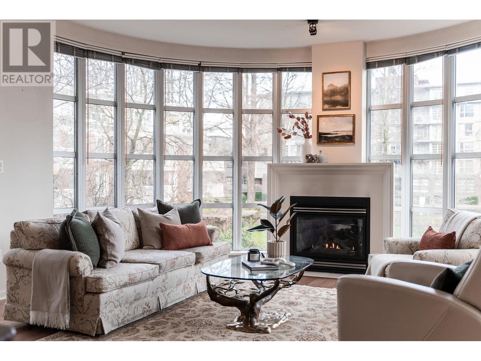 Listing Picture 4 of 38 : 210 2655 CRANBERRY DRIVE, Vancouver / 溫哥華 - 魯藝地產 Yvonne Lu Group - MLS Medallion Club Member