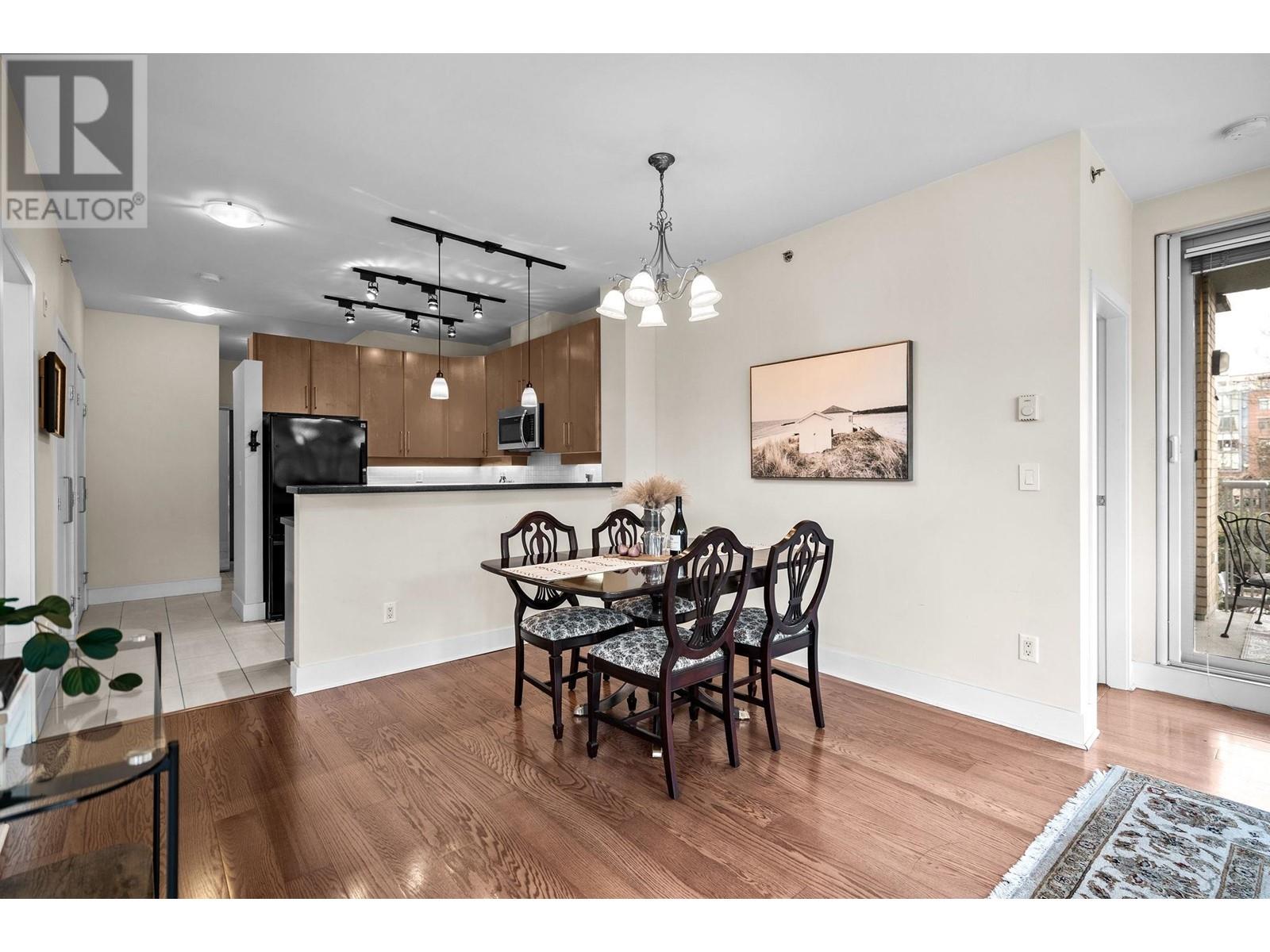 Listing Picture 8 of 38 : 210 2655 CRANBERRY DRIVE, Vancouver / 溫哥華 - 魯藝地產 Yvonne Lu Group - MLS Medallion Club Member