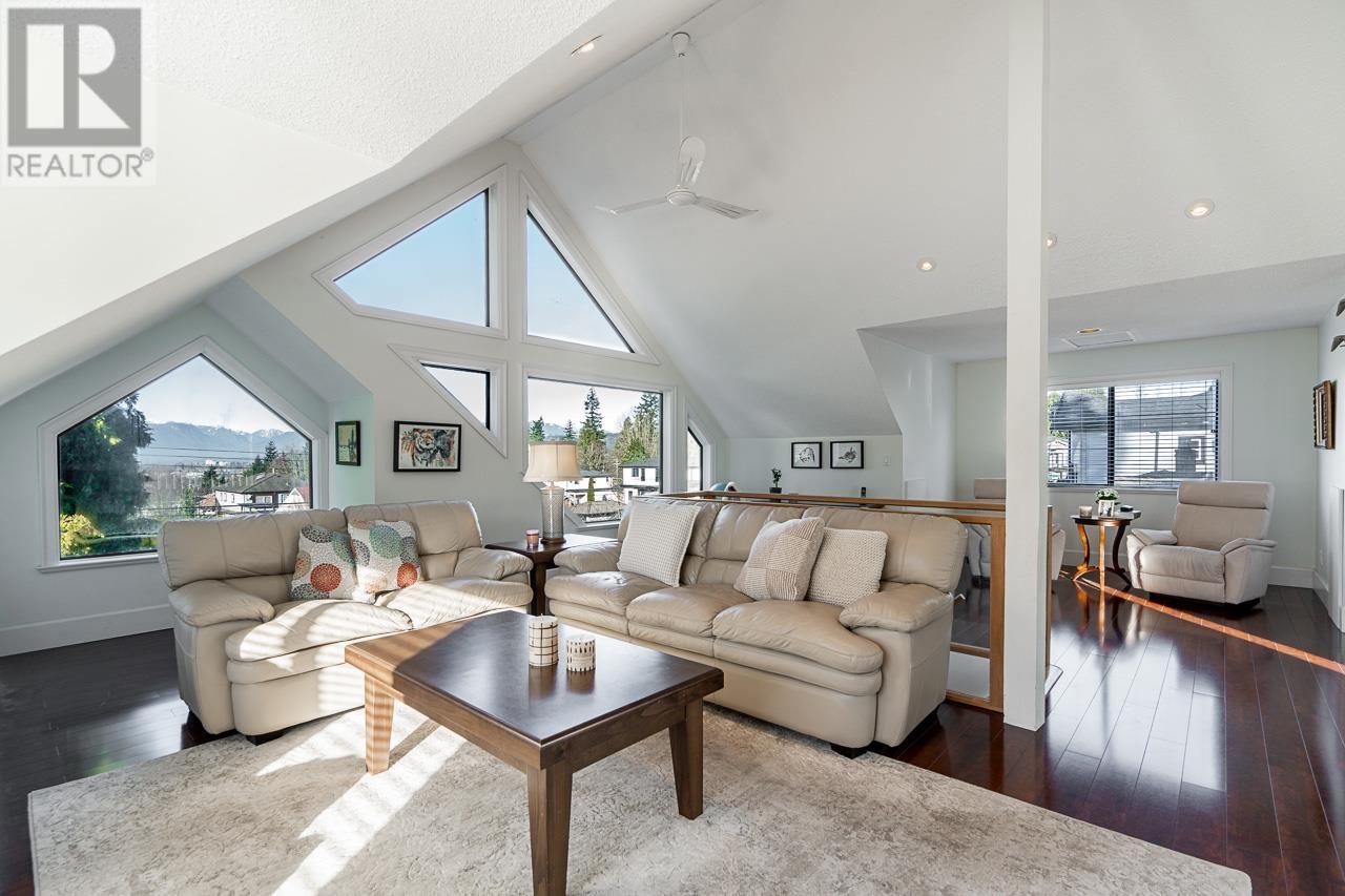 Listing Picture 14 of 40 : 8464 15TH AVENUE, Burnaby / 本拿比 - 魯藝地產 Yvonne Lu Group - MLS Medallion Club Member