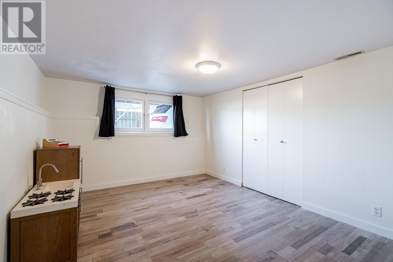 Listing Picture 21 of 40 : 8464 15TH AVENUE, Burnaby / 本拿比 - 魯藝地產 Yvonne Lu Group - MLS Medallion Club Member