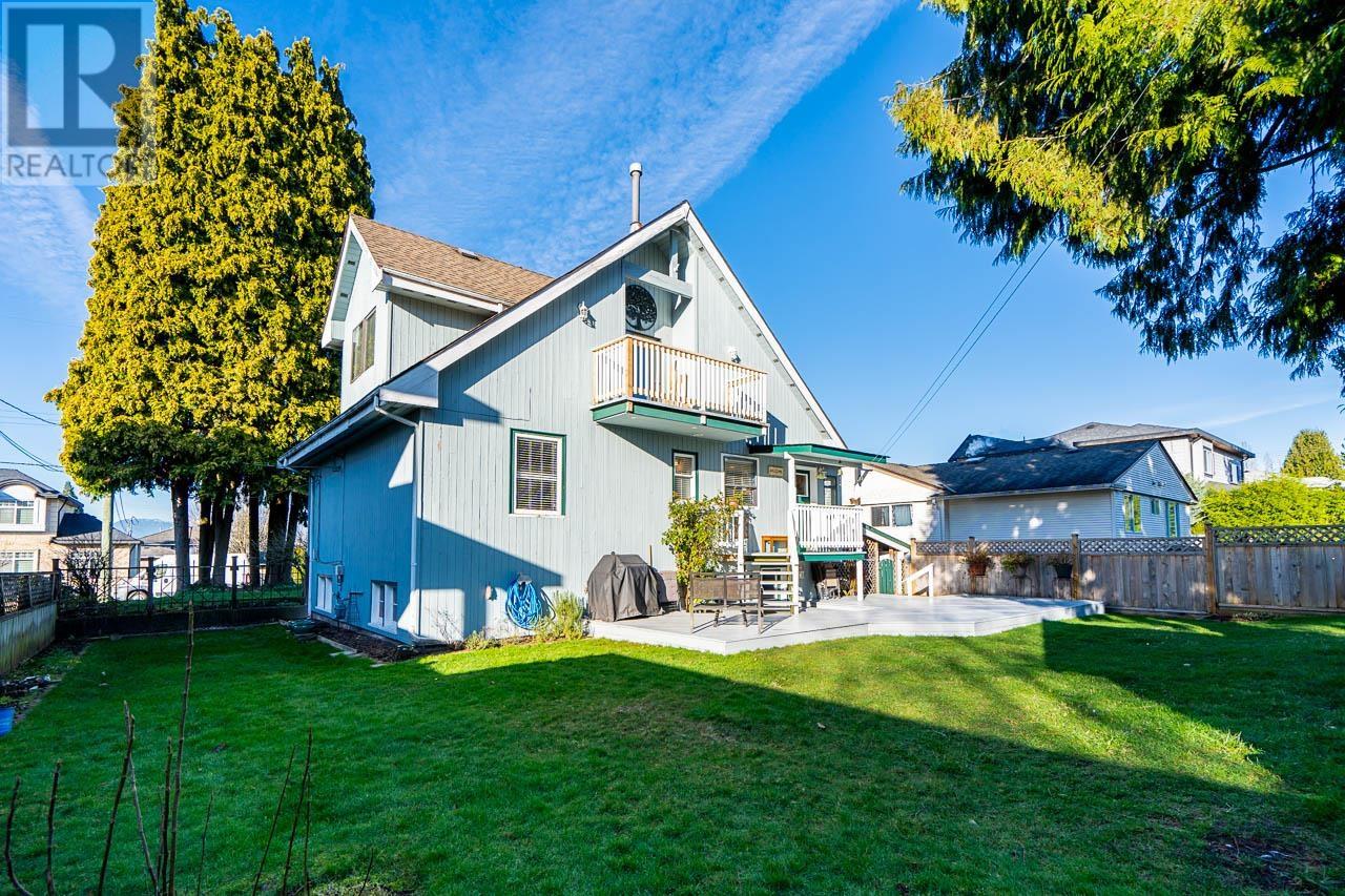 Listing Picture 33 of 40 : 8464 15TH AVENUE, Burnaby / 本拿比 - 魯藝地產 Yvonne Lu Group - MLS Medallion Club Member