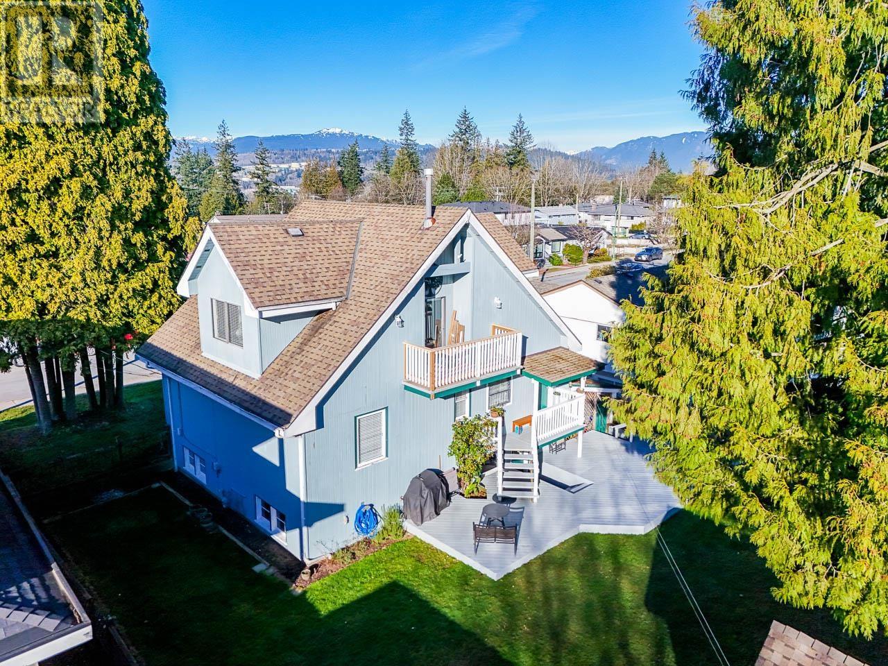 Listing Picture 35 of 40 : 8464 15TH AVENUE, Burnaby / 本拿比 - 魯藝地產 Yvonne Lu Group - MLS Medallion Club Member
