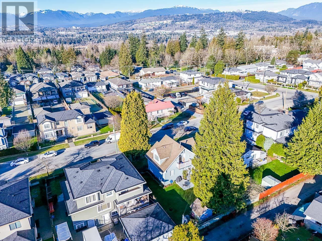 Listing Picture 37 of 40 : 8464 15TH AVENUE, Burnaby / 本拿比 - 魯藝地產 Yvonne Lu Group - MLS Medallion Club Member