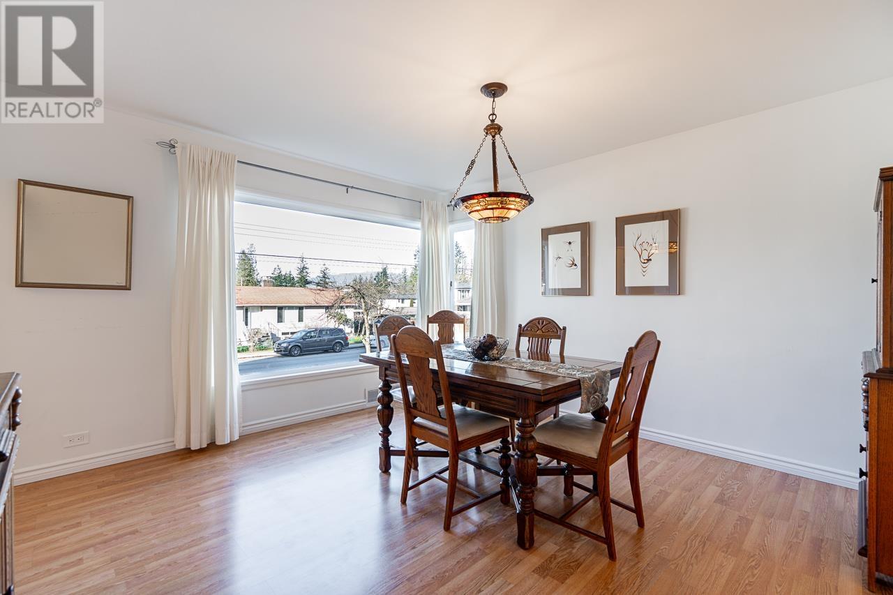 Listing Picture 4 of 40 : 8464 15TH AVENUE, Burnaby / 本拿比 - 魯藝地產 Yvonne Lu Group - MLS Medallion Club Member