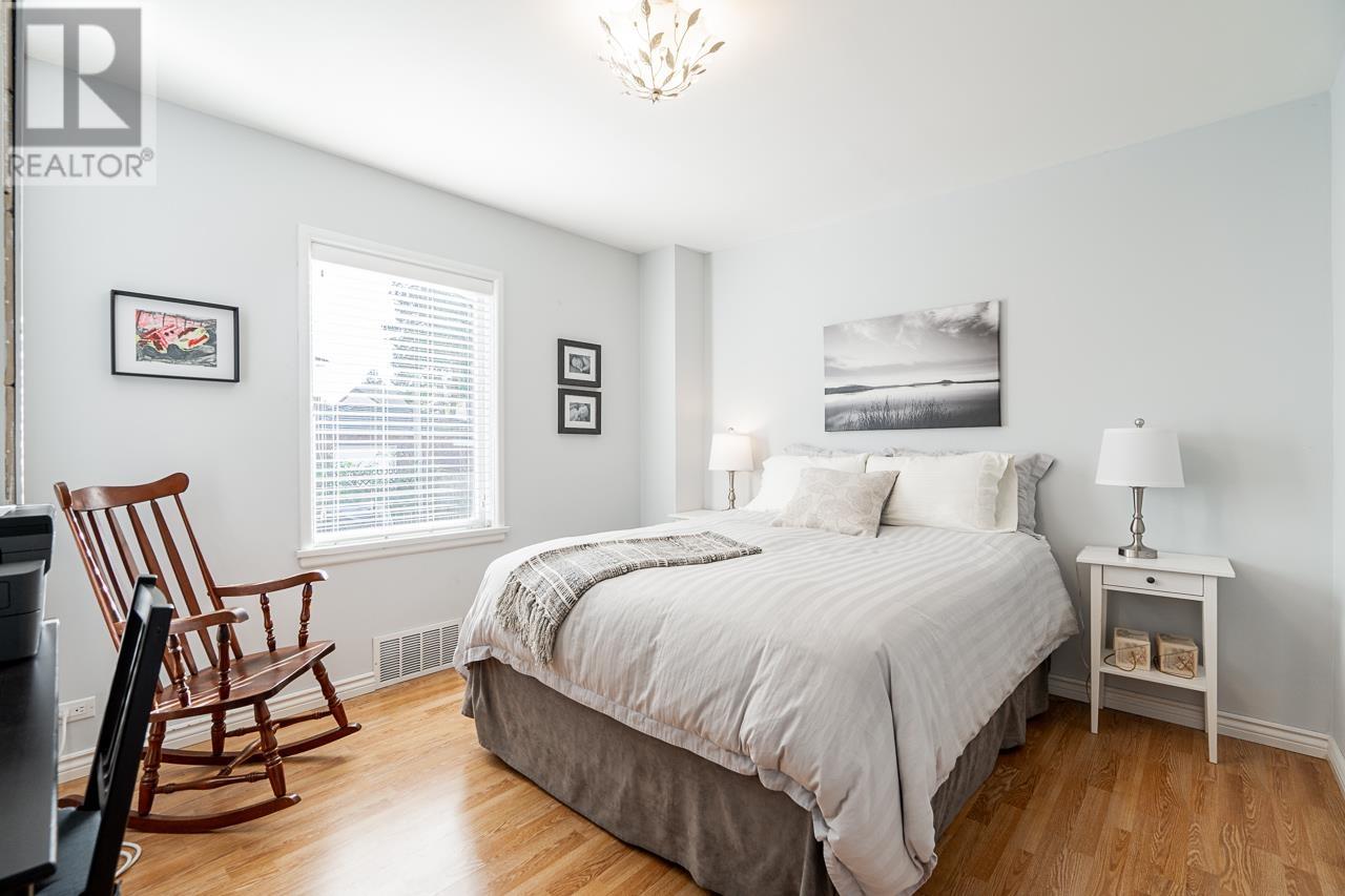 Listing Picture 9 of 40 : 8464 15TH AVENUE, Burnaby / 本拿比 - 魯藝地產 Yvonne Lu Group - MLS Medallion Club Member