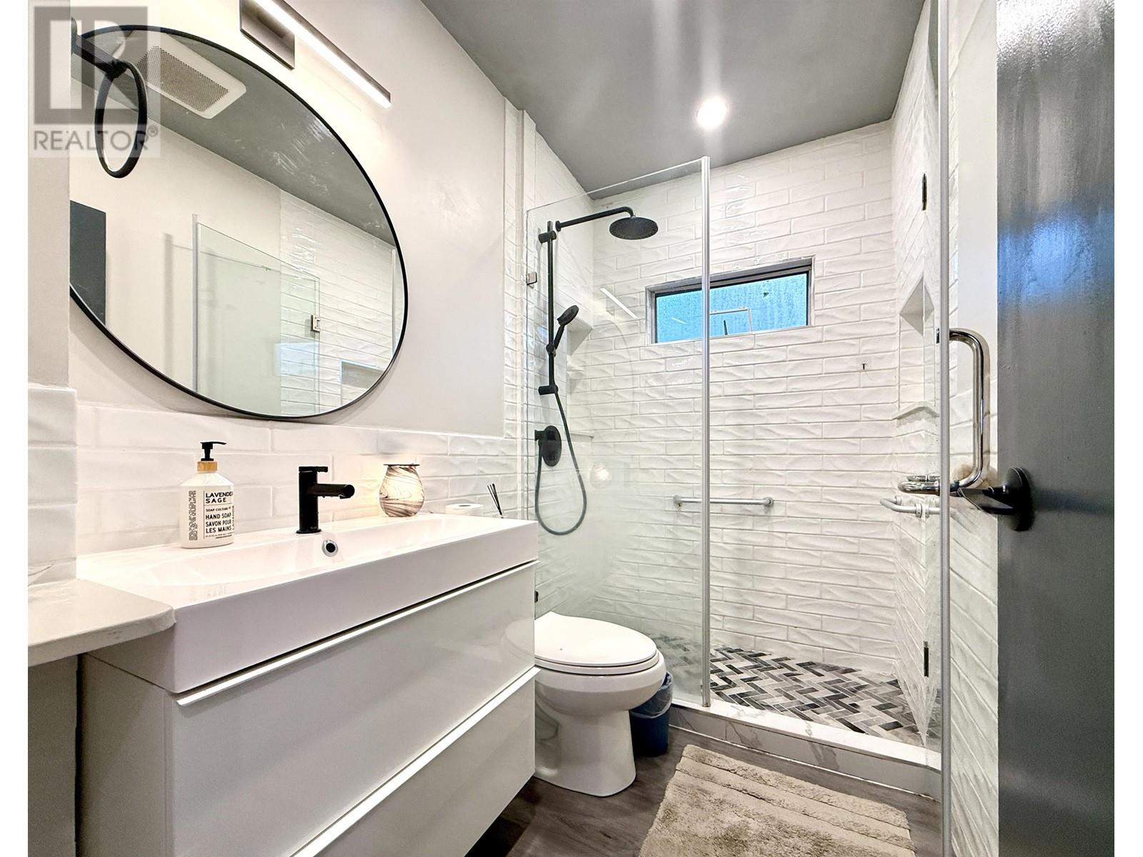 Listing Picture 11 of 22 : 3569 E GEORGIA STREET, Vancouver / 溫哥華 - 魯藝地產 Yvonne Lu Group - MLS Medallion Club Member